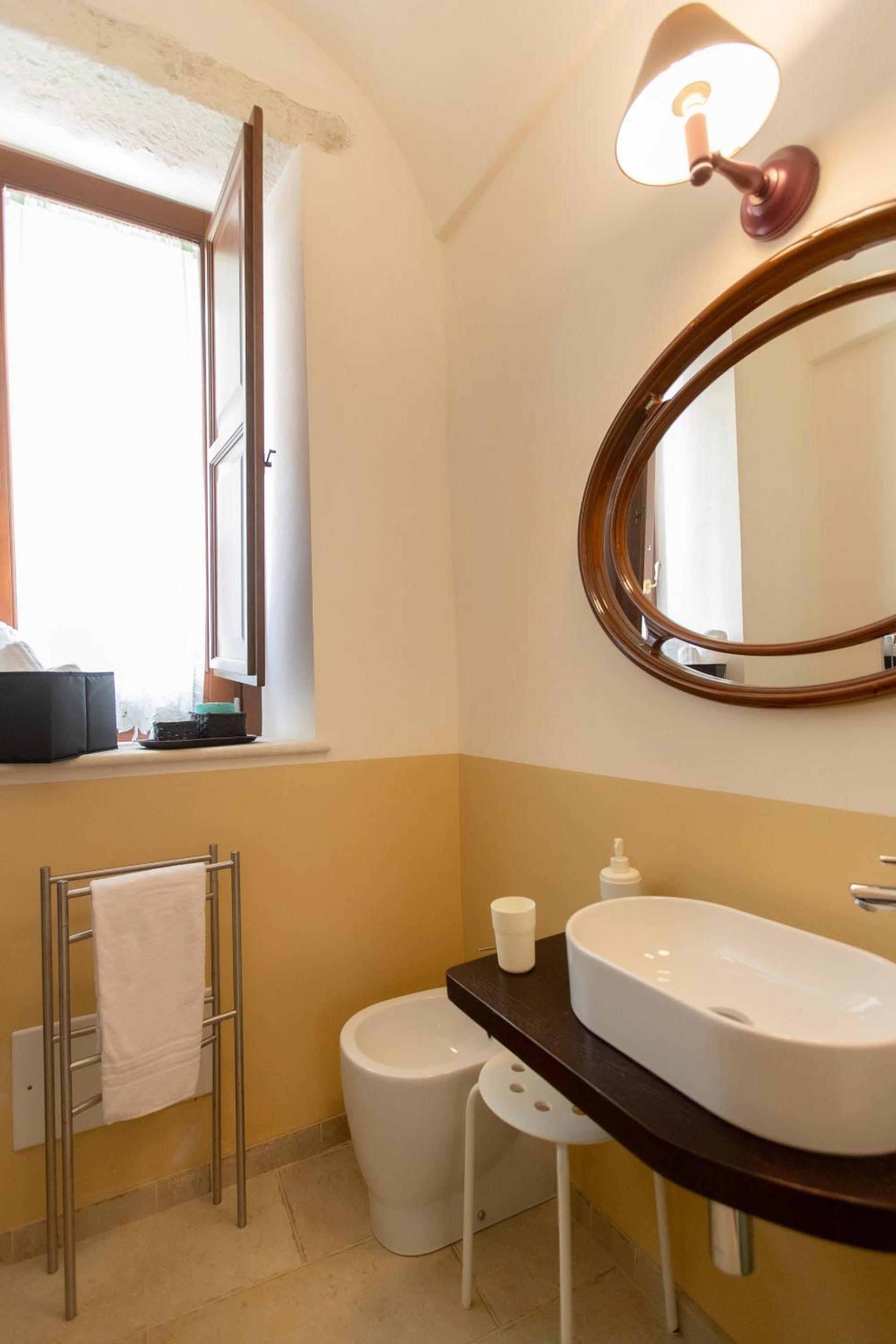 Small Double Room - Photo 7