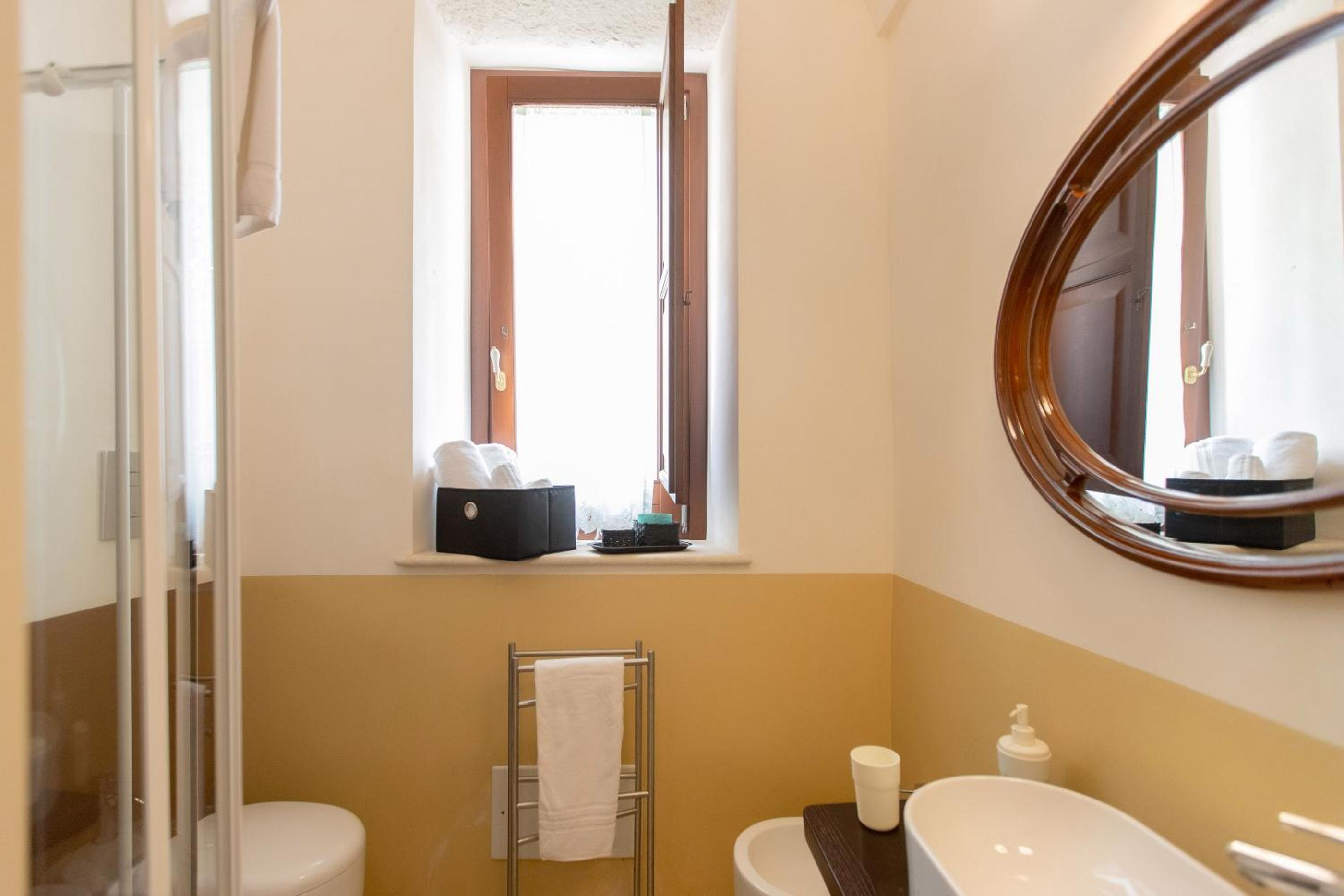 Small Double Room - Photo 2