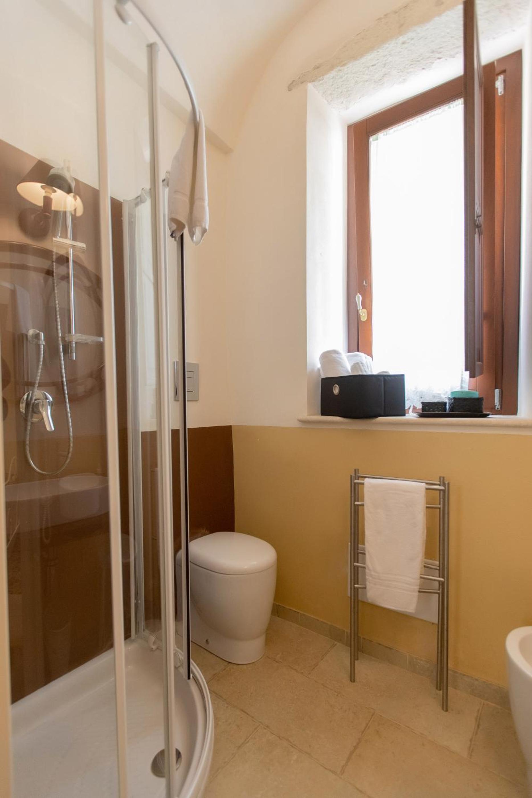 Small Double Room - Photo 4