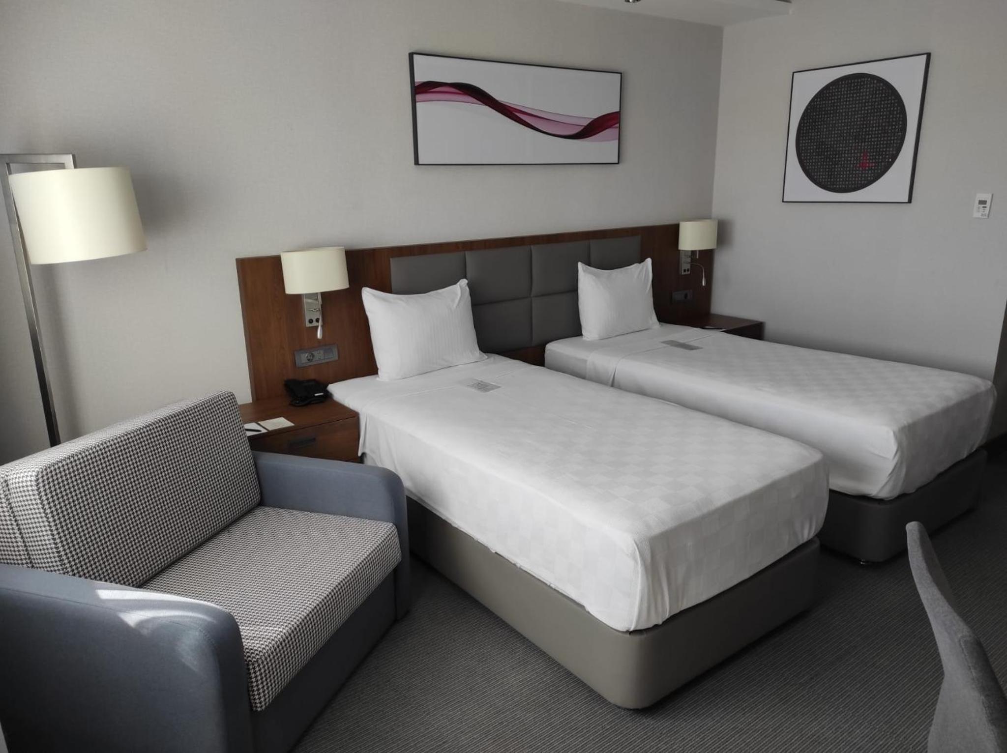 standard Twin Room with Sofa Bed - Photo 1