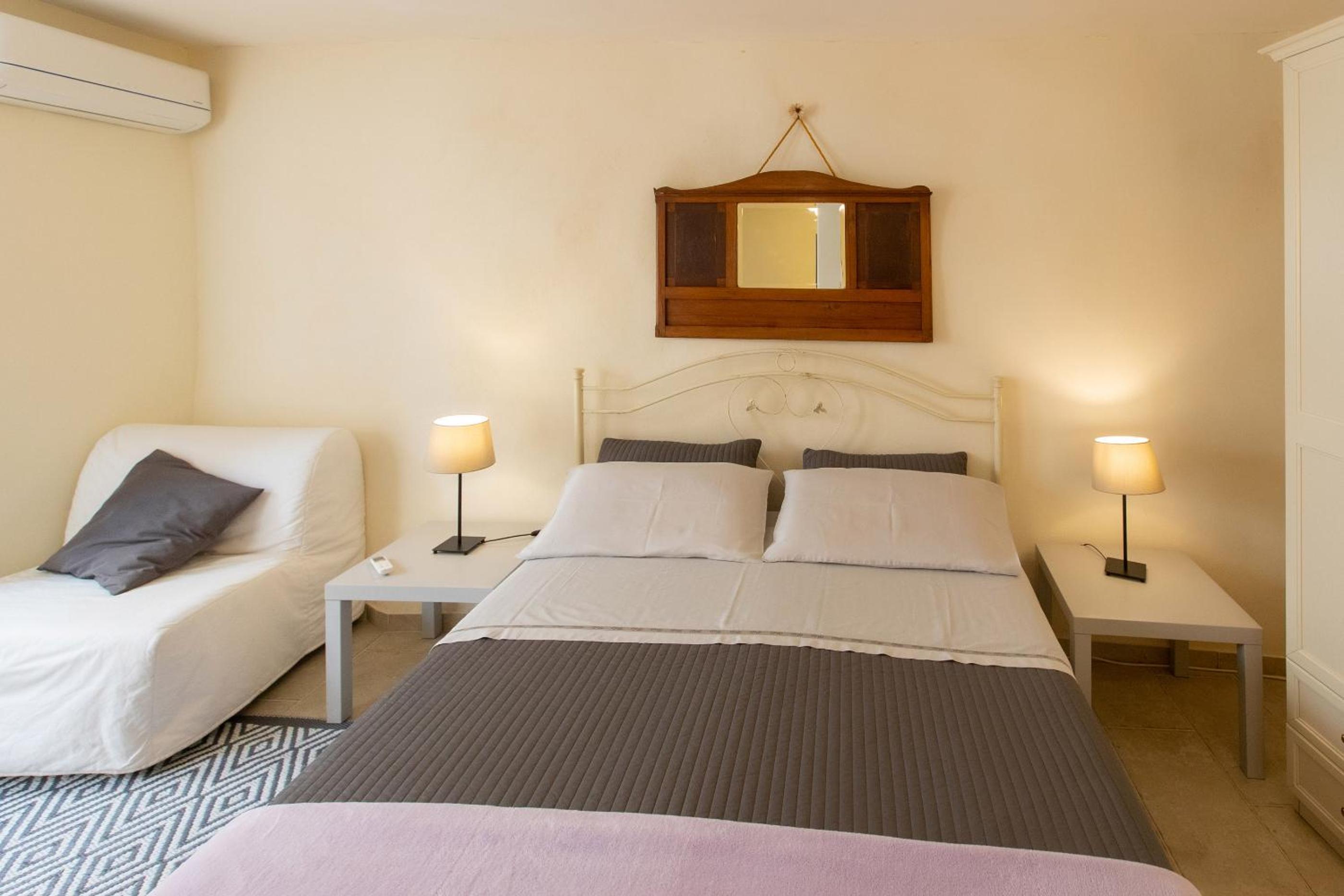 Deluxe Double Room with Extra Bed - Photo 1