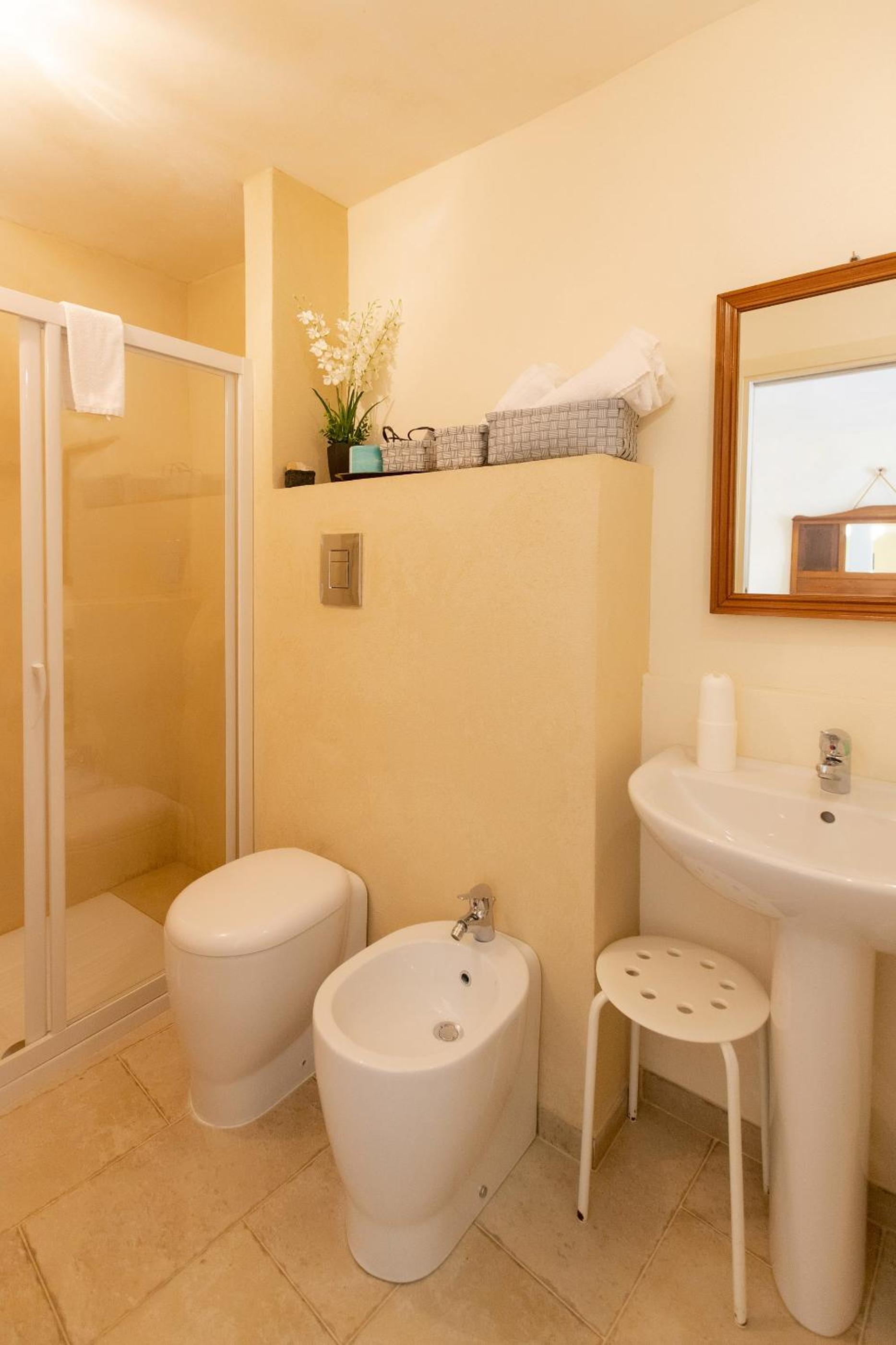 Deluxe Double Room with Extra Bed - Photo 13
