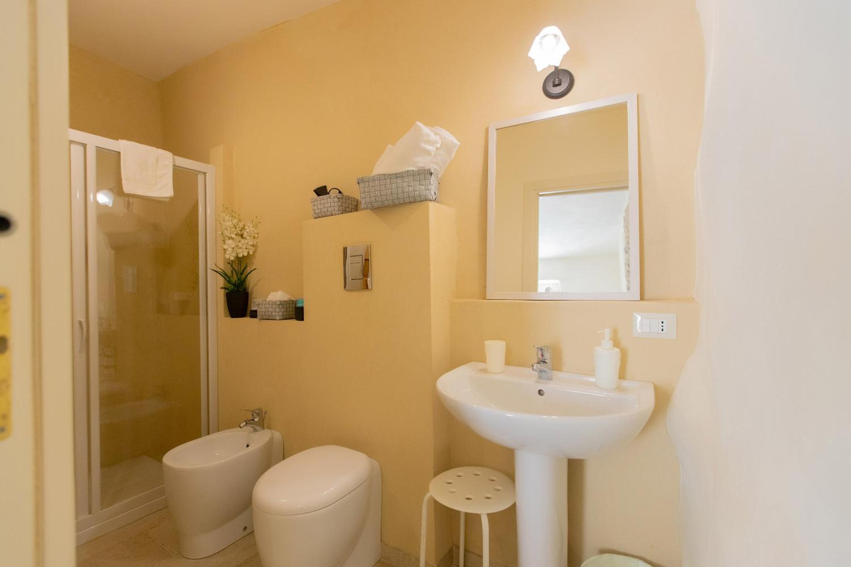 Deluxe Double Room with Extra Bed - Photo 6