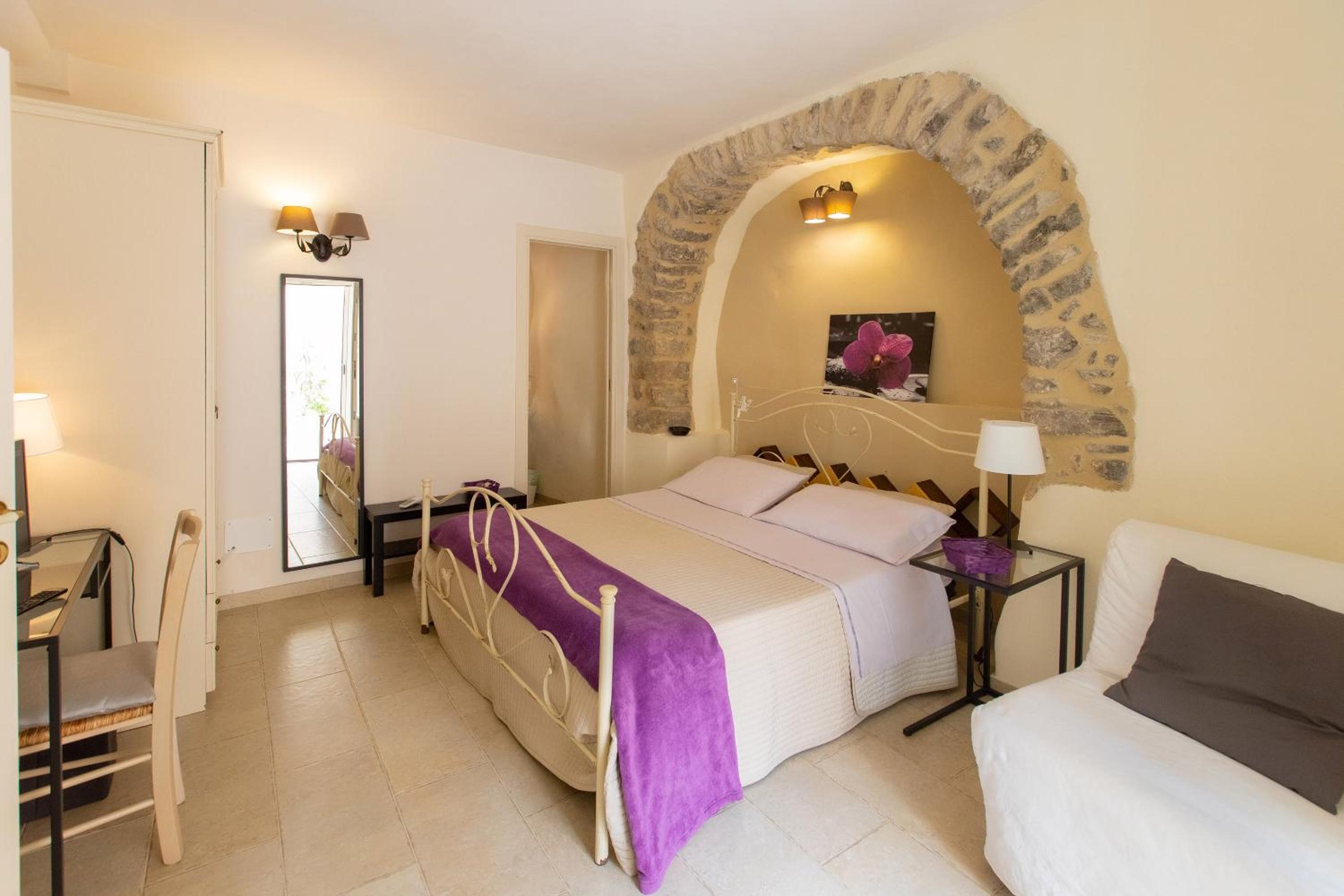 Deluxe Double Room with Extra Bed - Photo 5