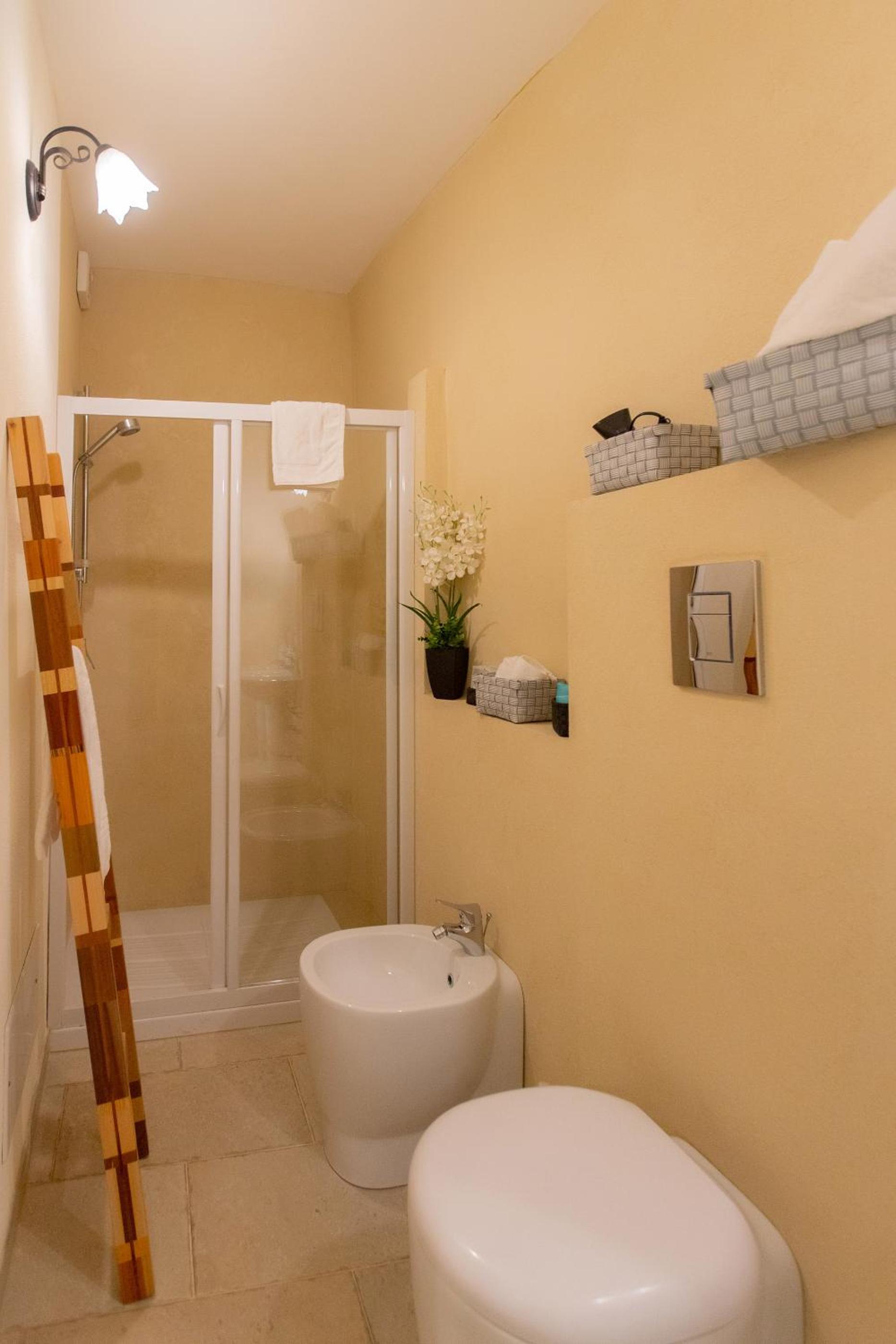 Deluxe Double Room with Extra Bed - Photo 17