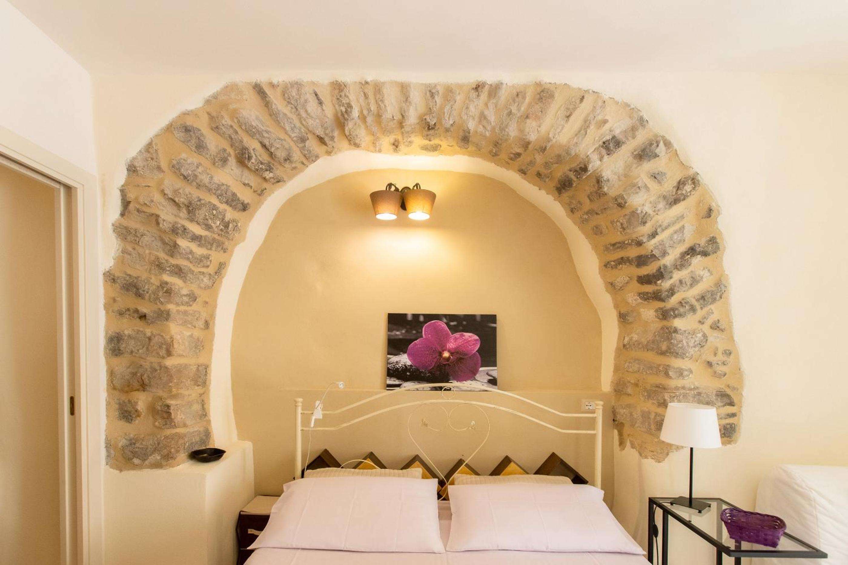 Deluxe Double Room with Extra Bed - Photo 2