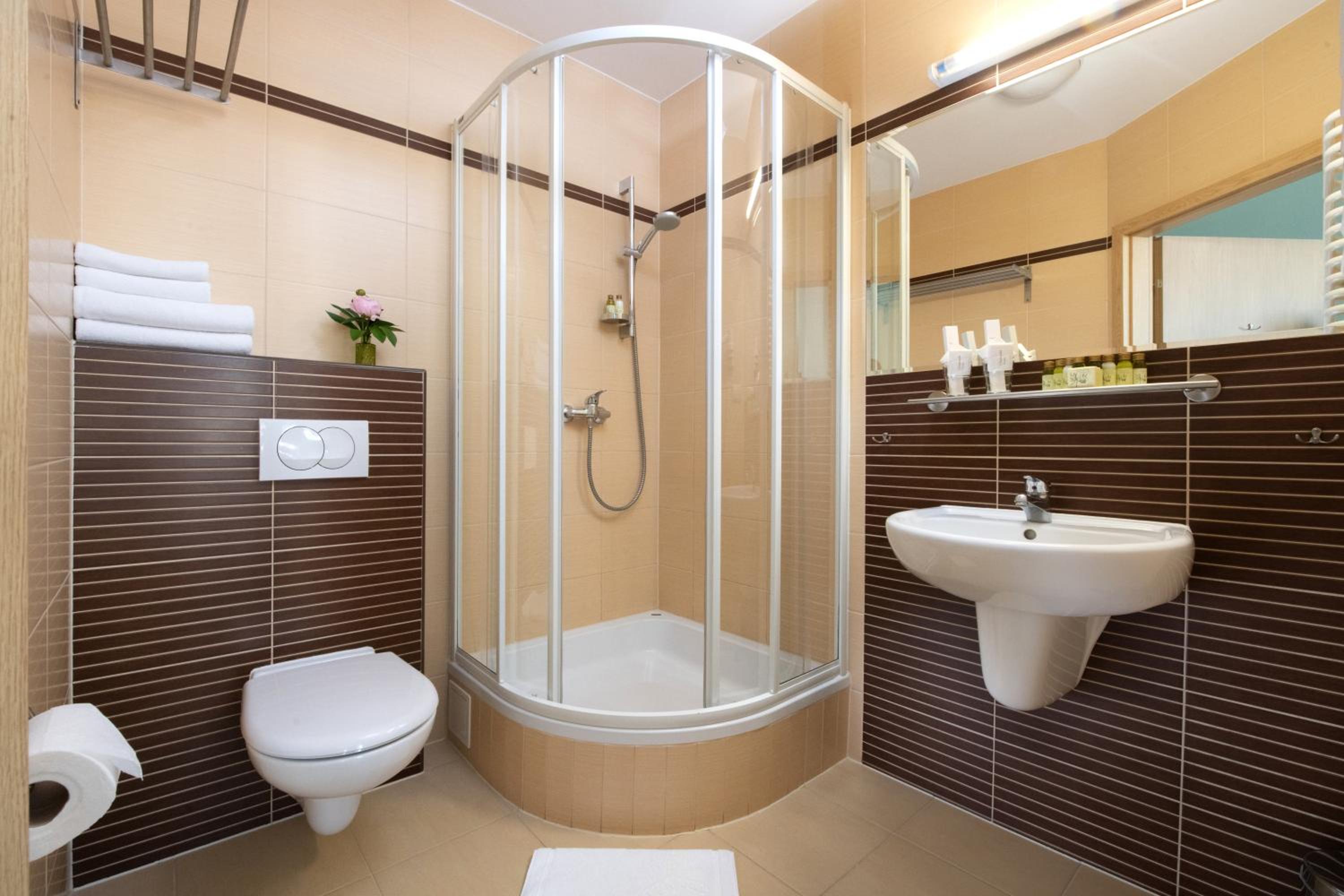 Double or Twin Room - Photo 3