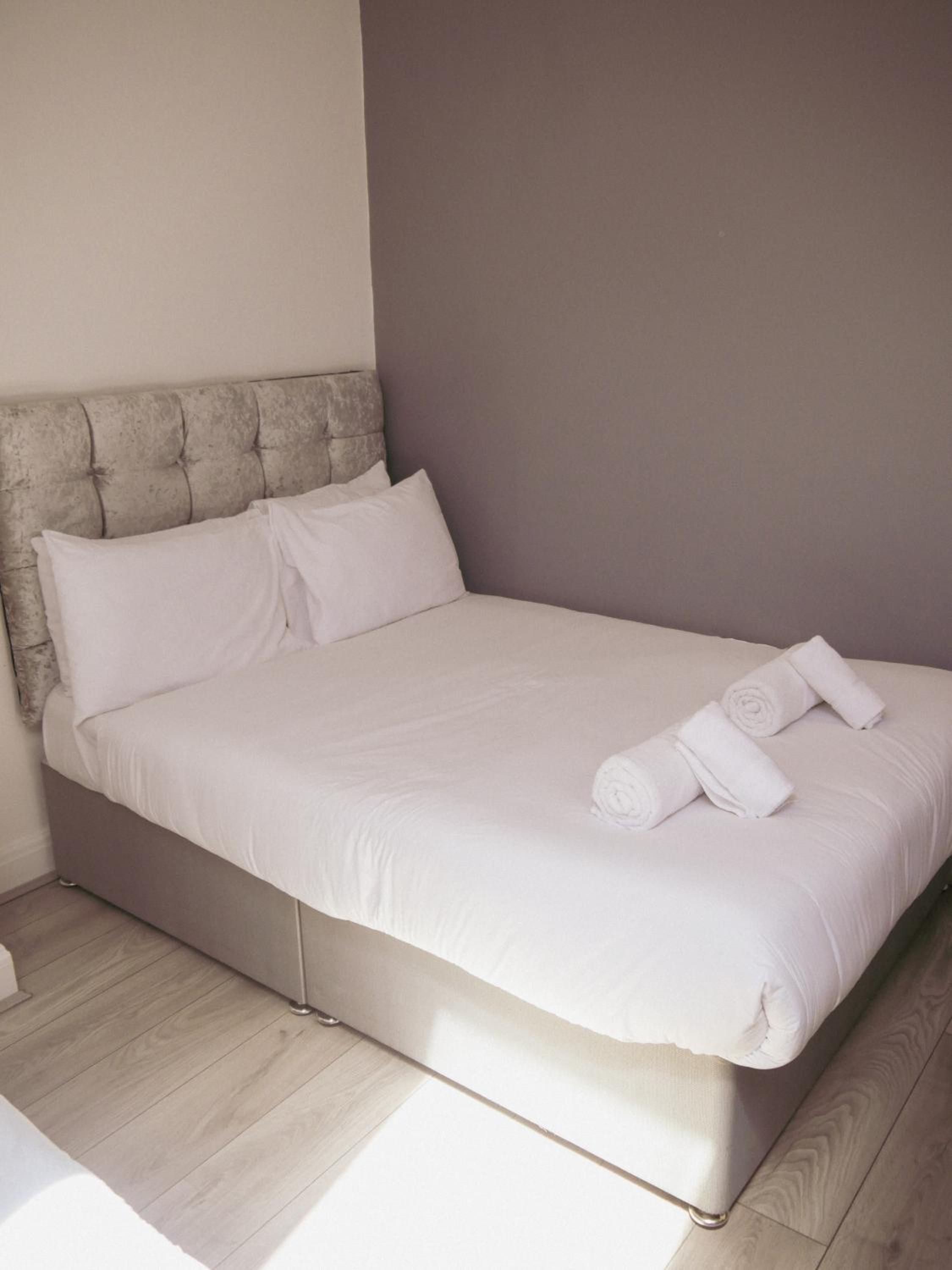 Quadruple Room with Private Bathroom - Photo 3