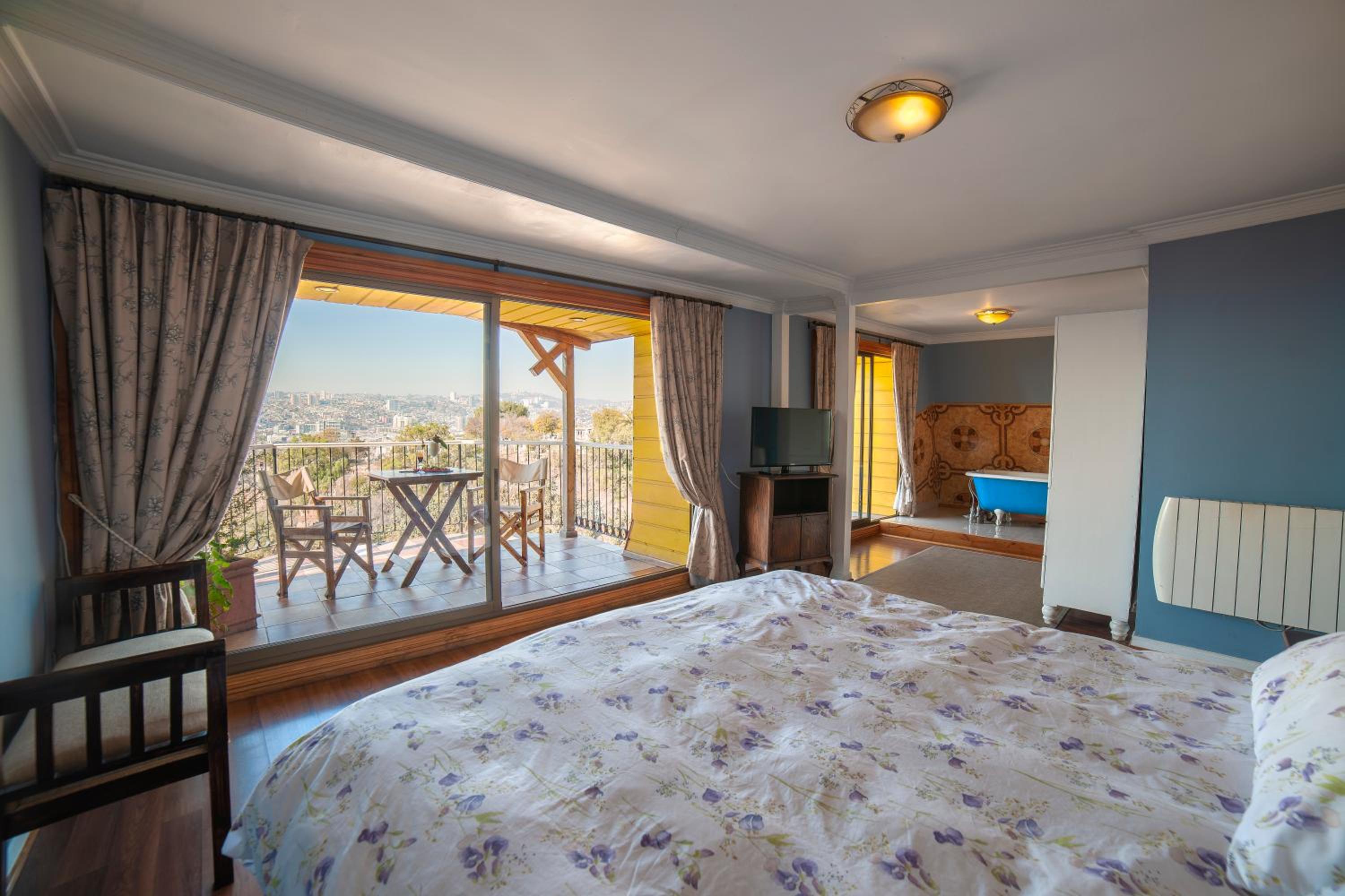 Deluxe Double or Twin Room photo 1