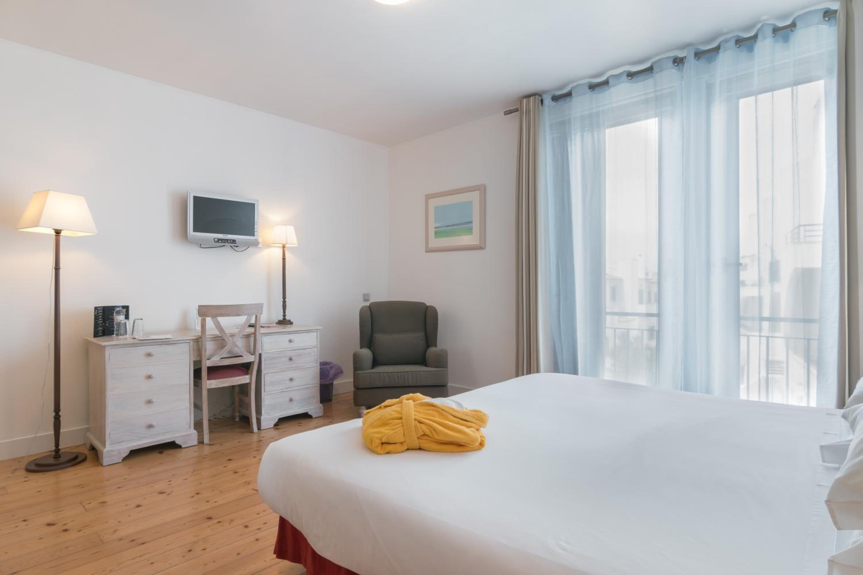 Deluxe Room with Land View photo 3