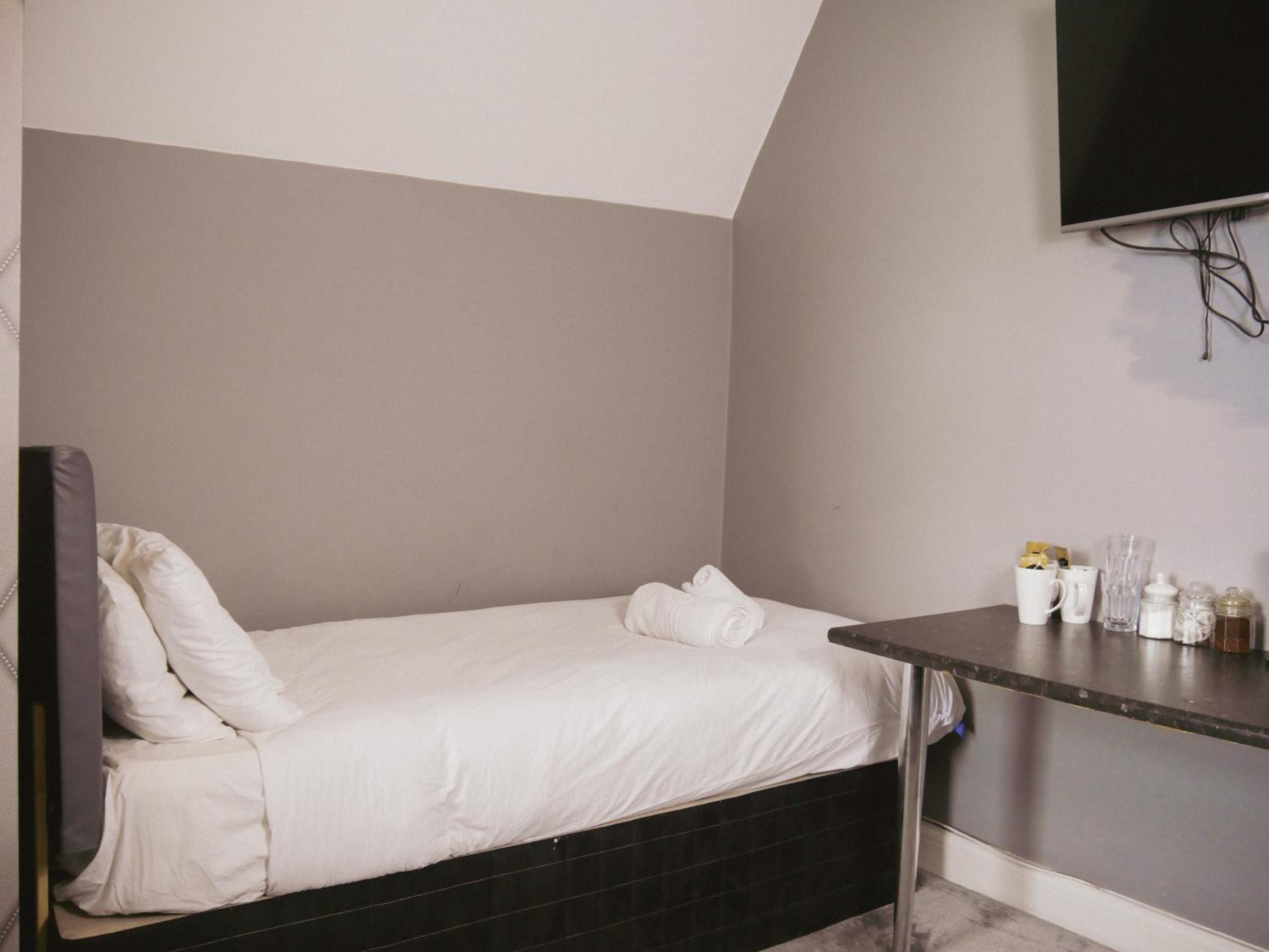 Triple Room with Private Bathroom - Photo 6