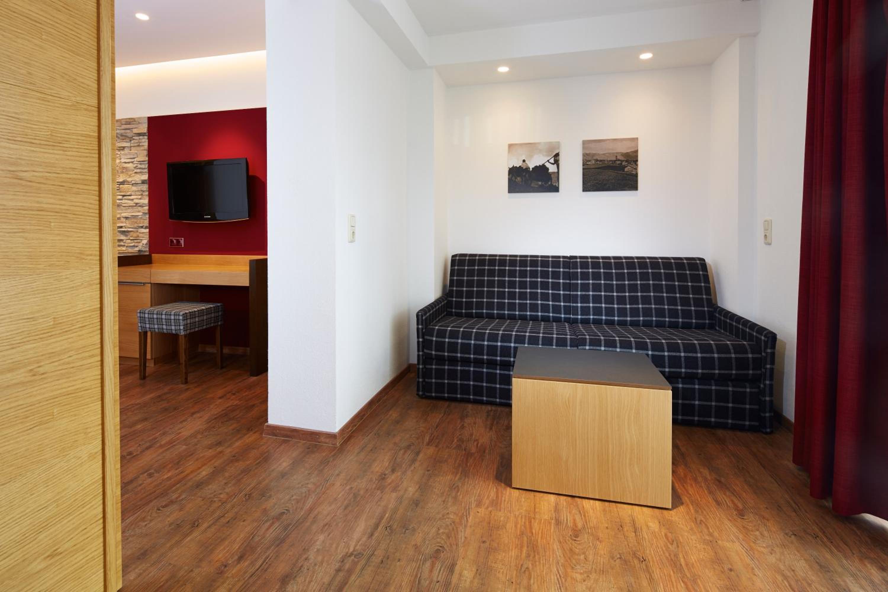 Suite with Garden View - Photo 6