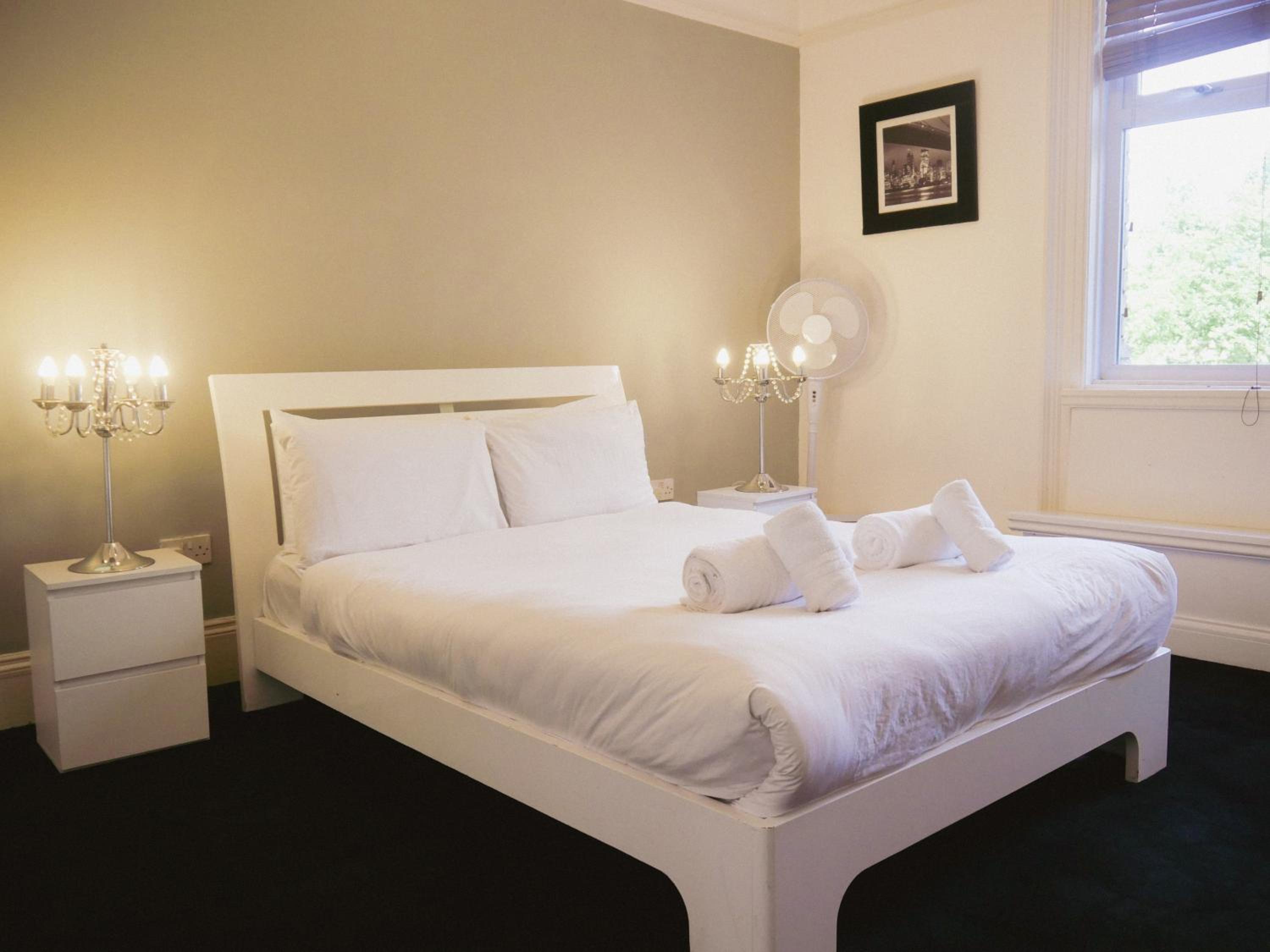 Double Room with Private Bathroom - Photo 3