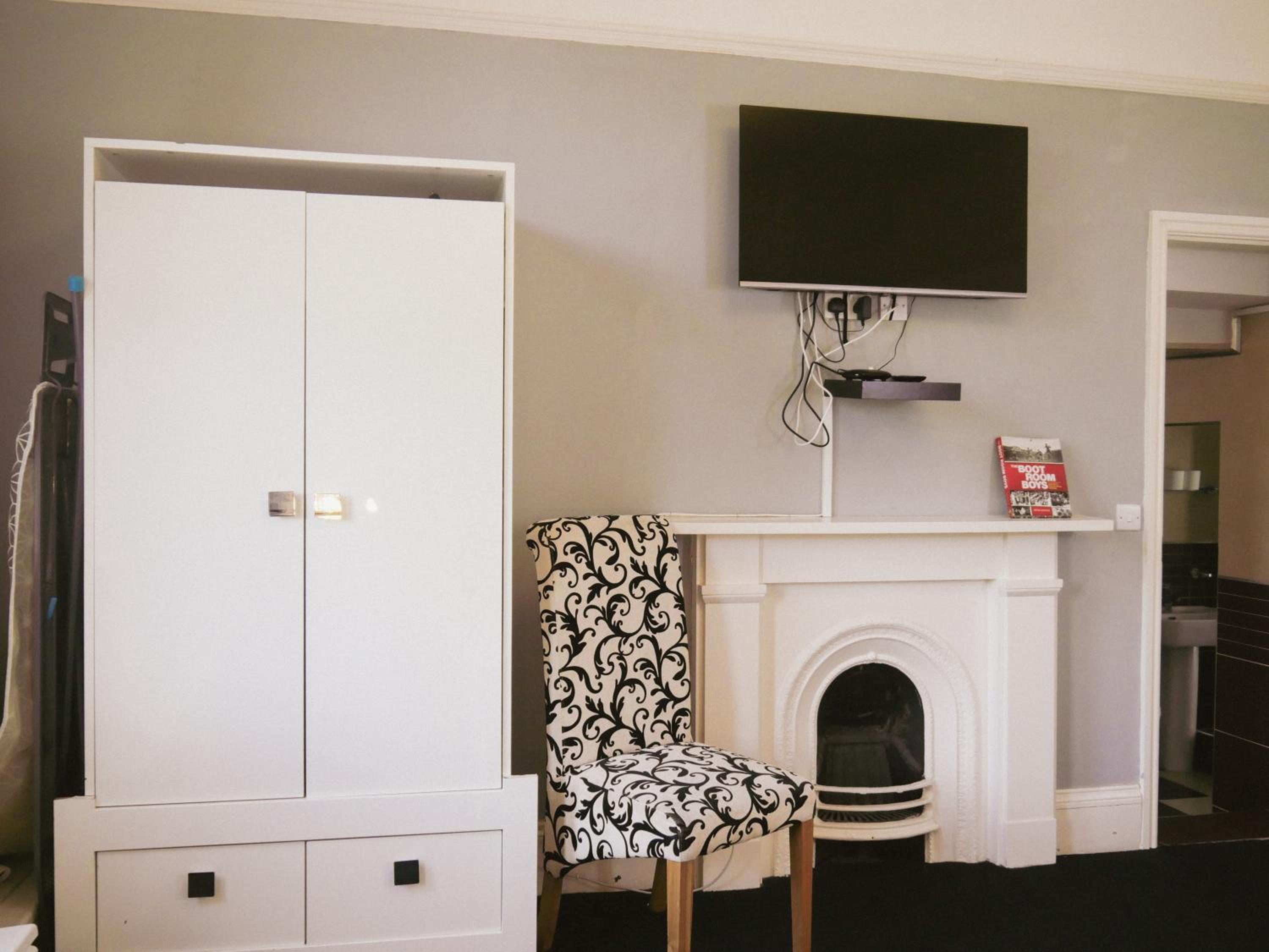 Double Room with Private Bathroom - Photo 6