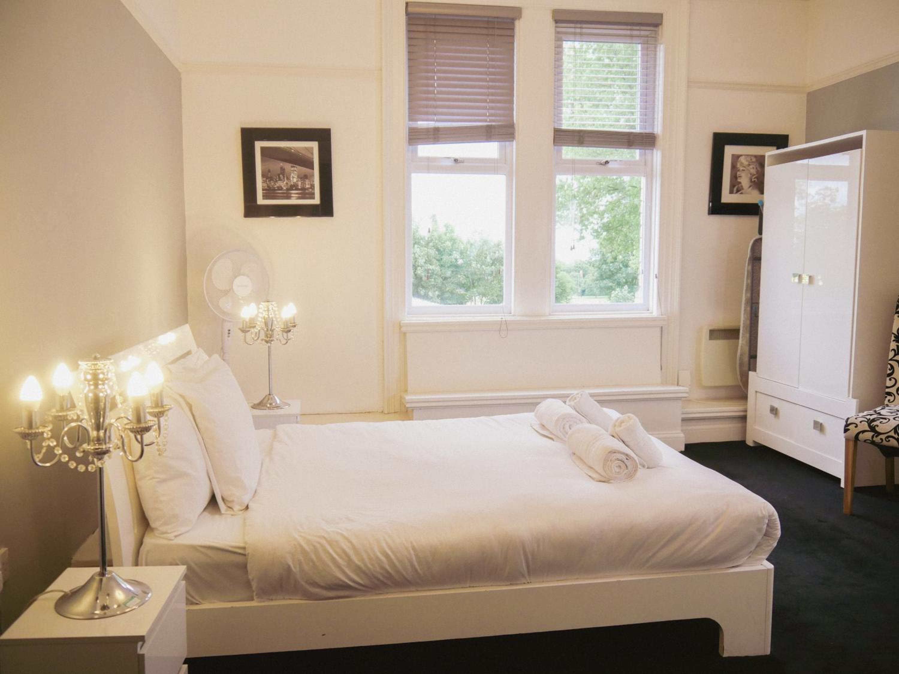 Double Room with Private Bathroom - Photo 4