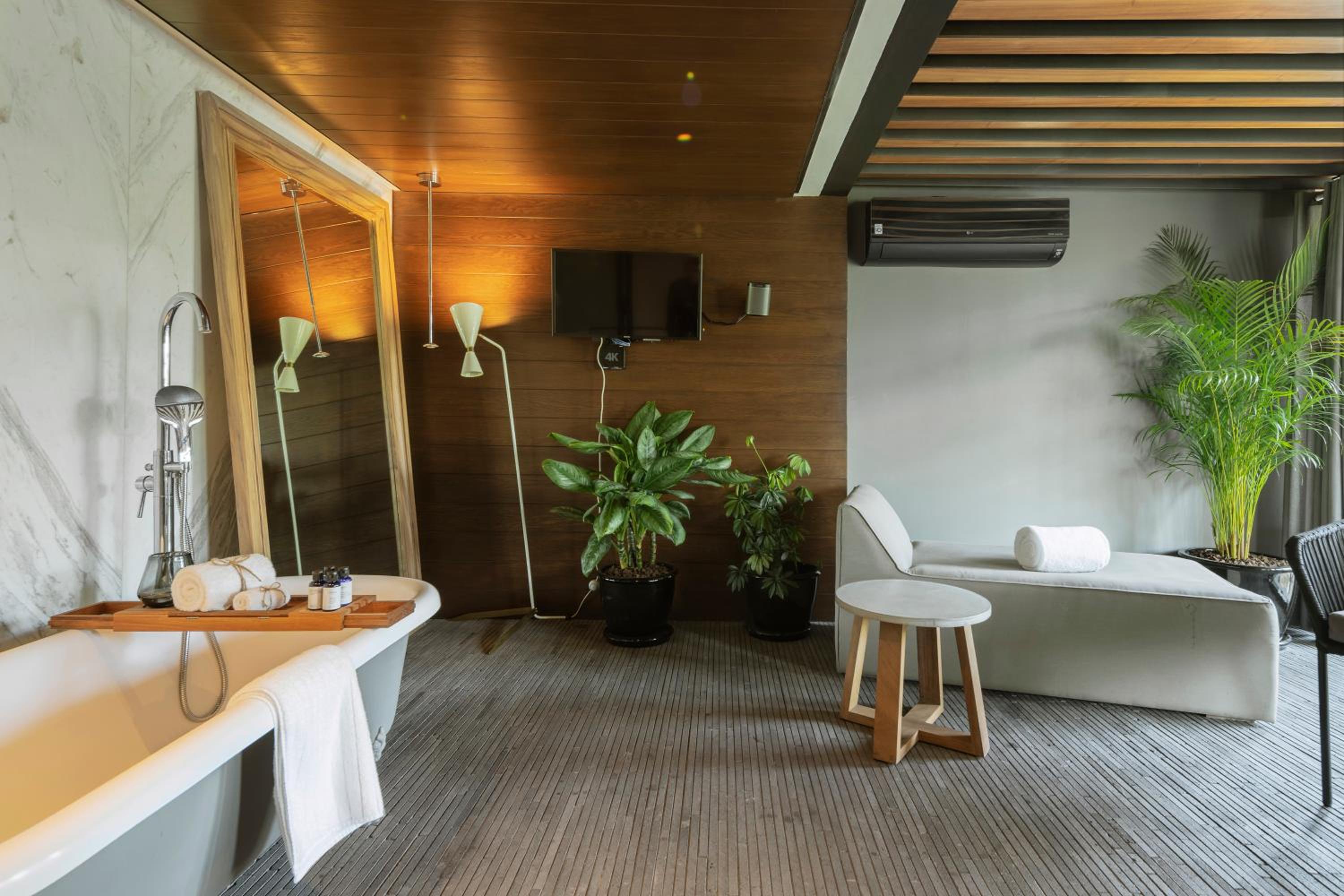 Suite with City View photo 3