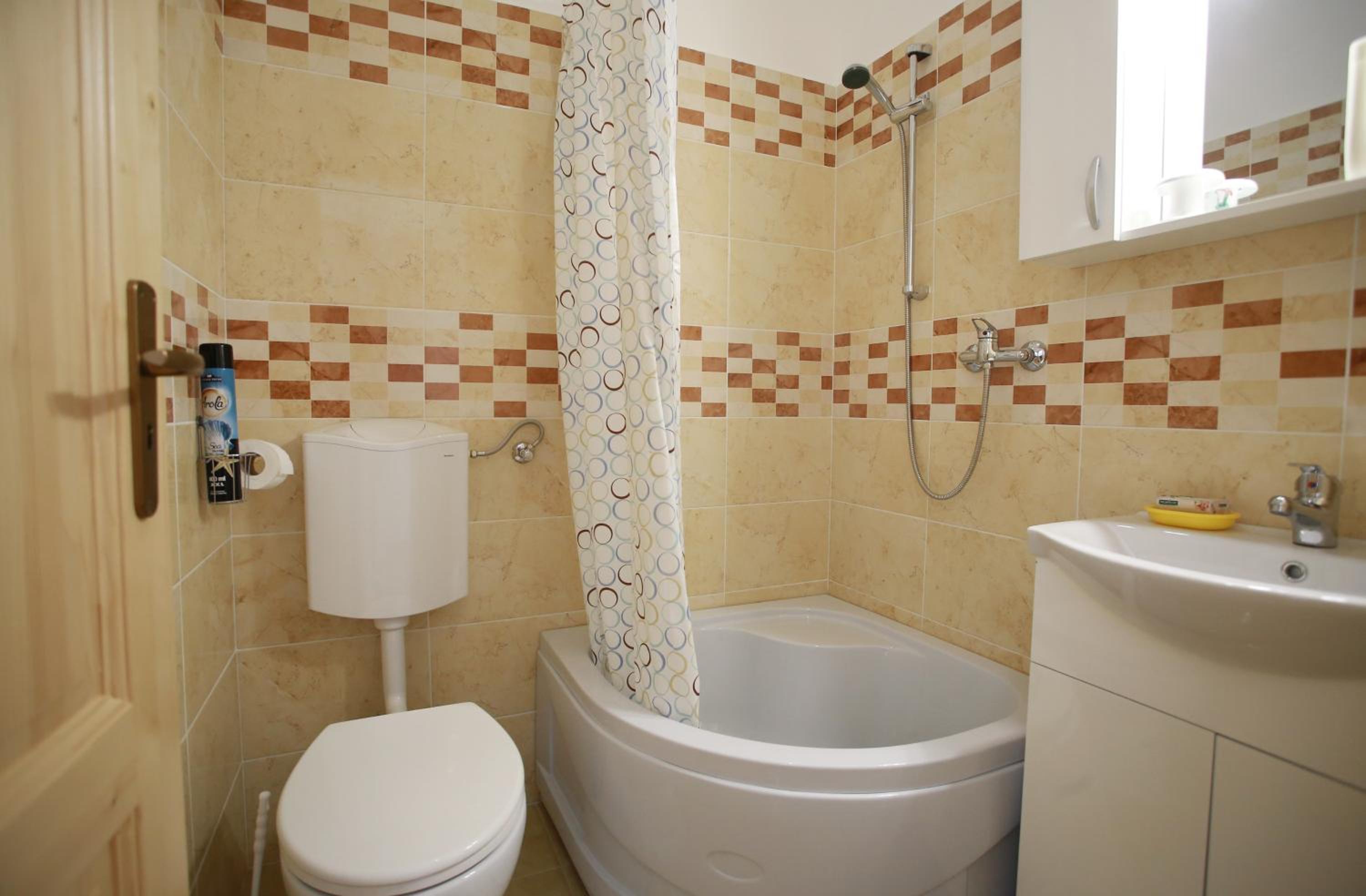 Twin Room with Private Bathroom - Photo 2