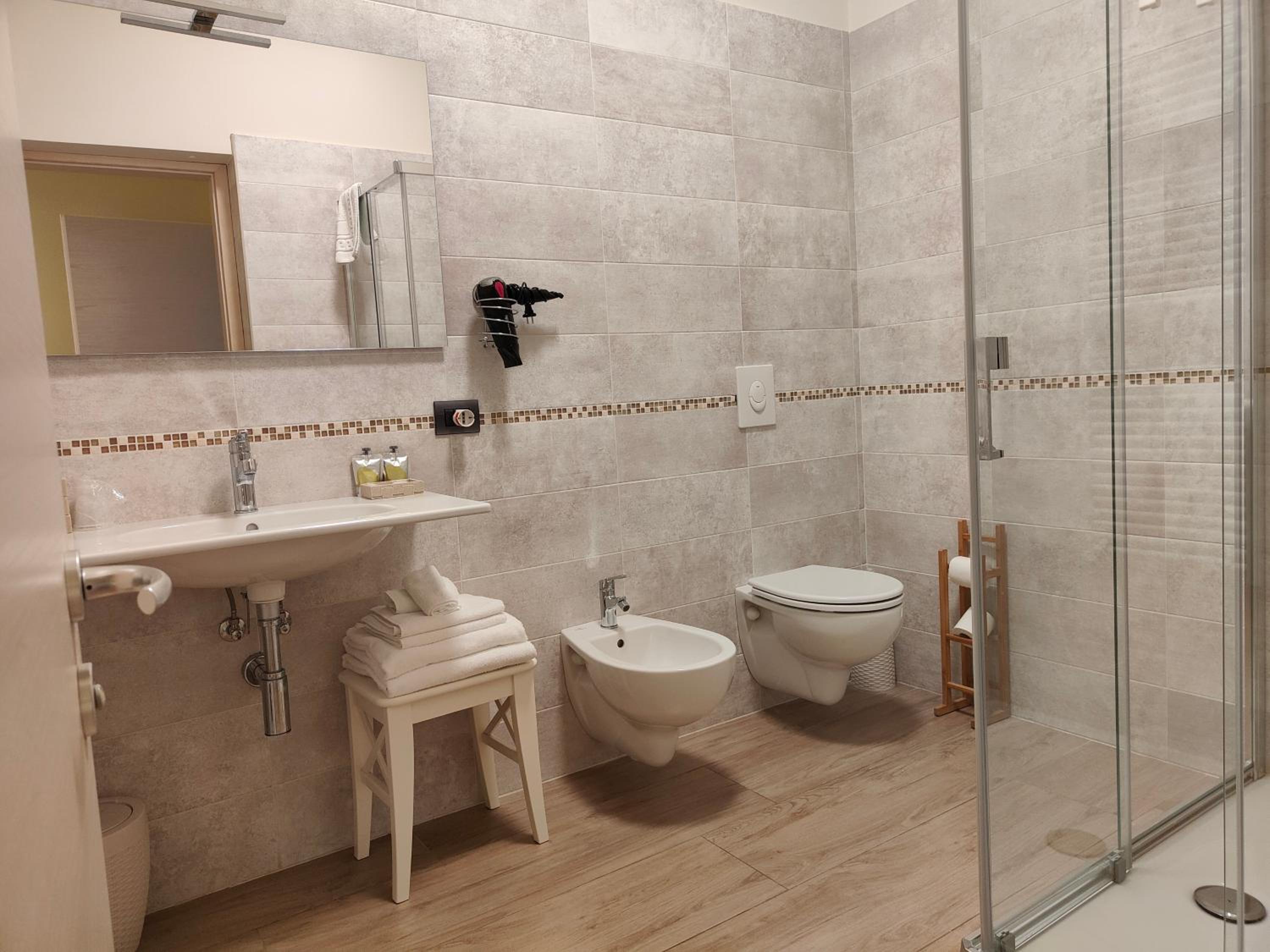 Double Room with Private Bathroom photo 2