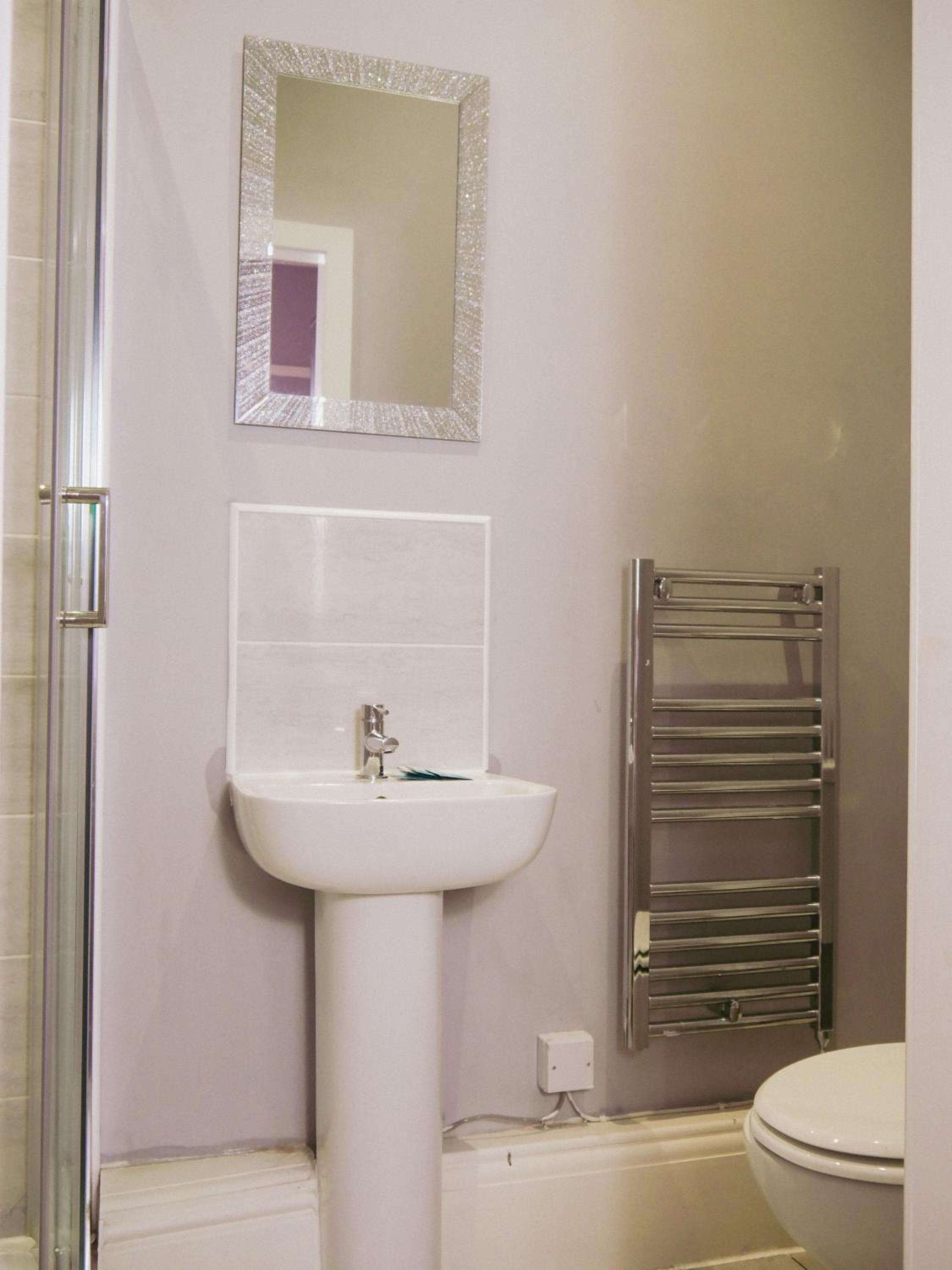 Family Room with Private Bathroom - Photo 8