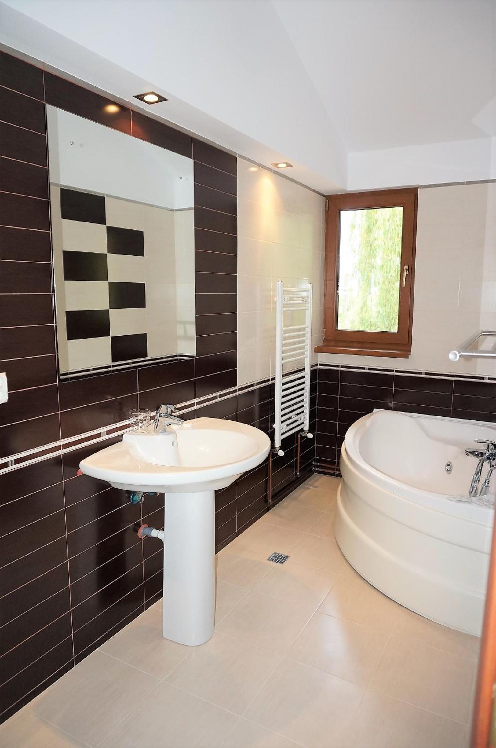 King Room with Spa Bath - Photo 9