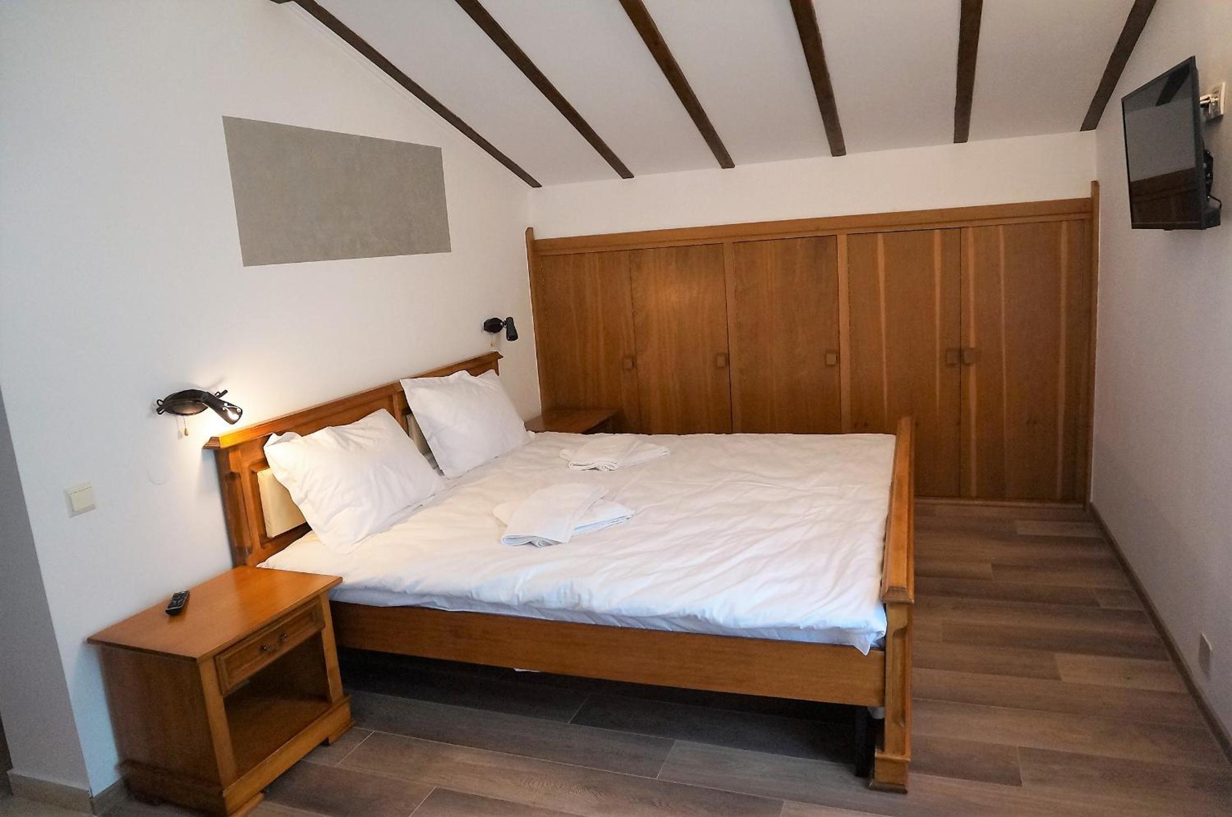 King Room with Spa Bath - Photo 6