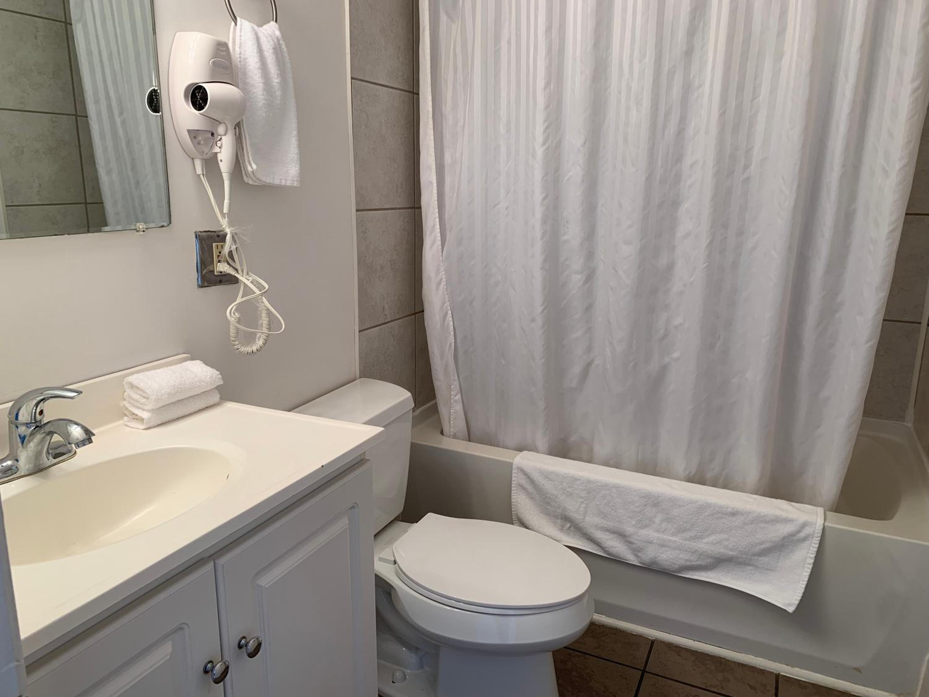 Deluxe Double Room (2 Adults + 1 Child)