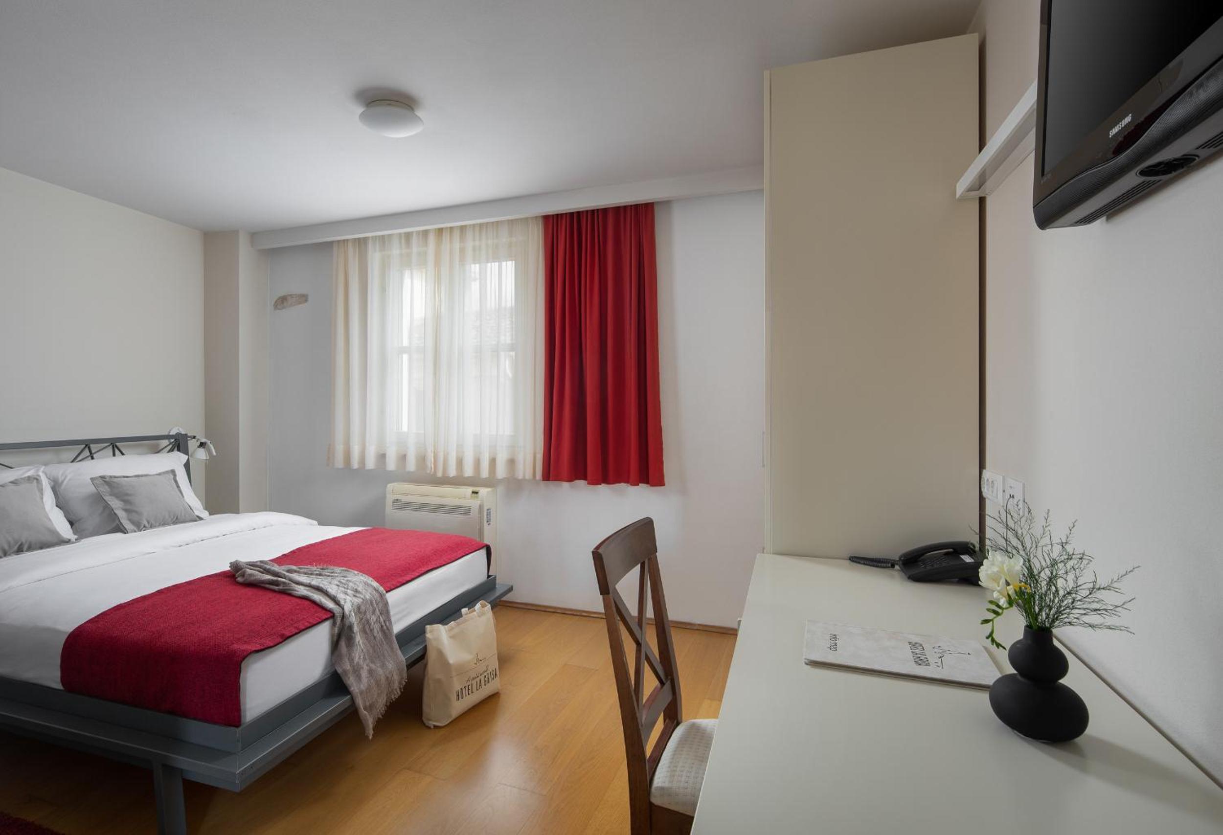 Standard Double Room photo 2