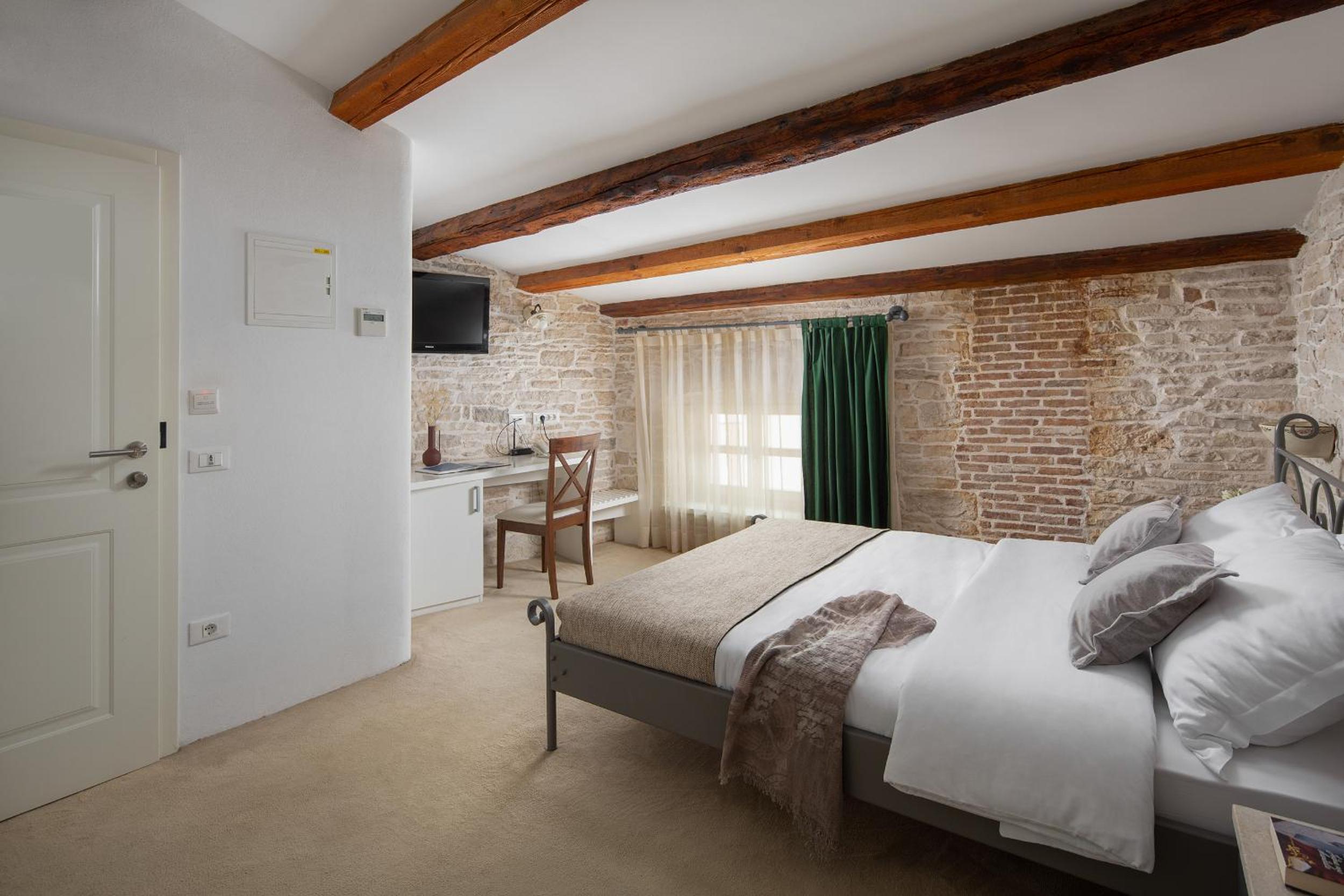 Standard Double Room photo 3