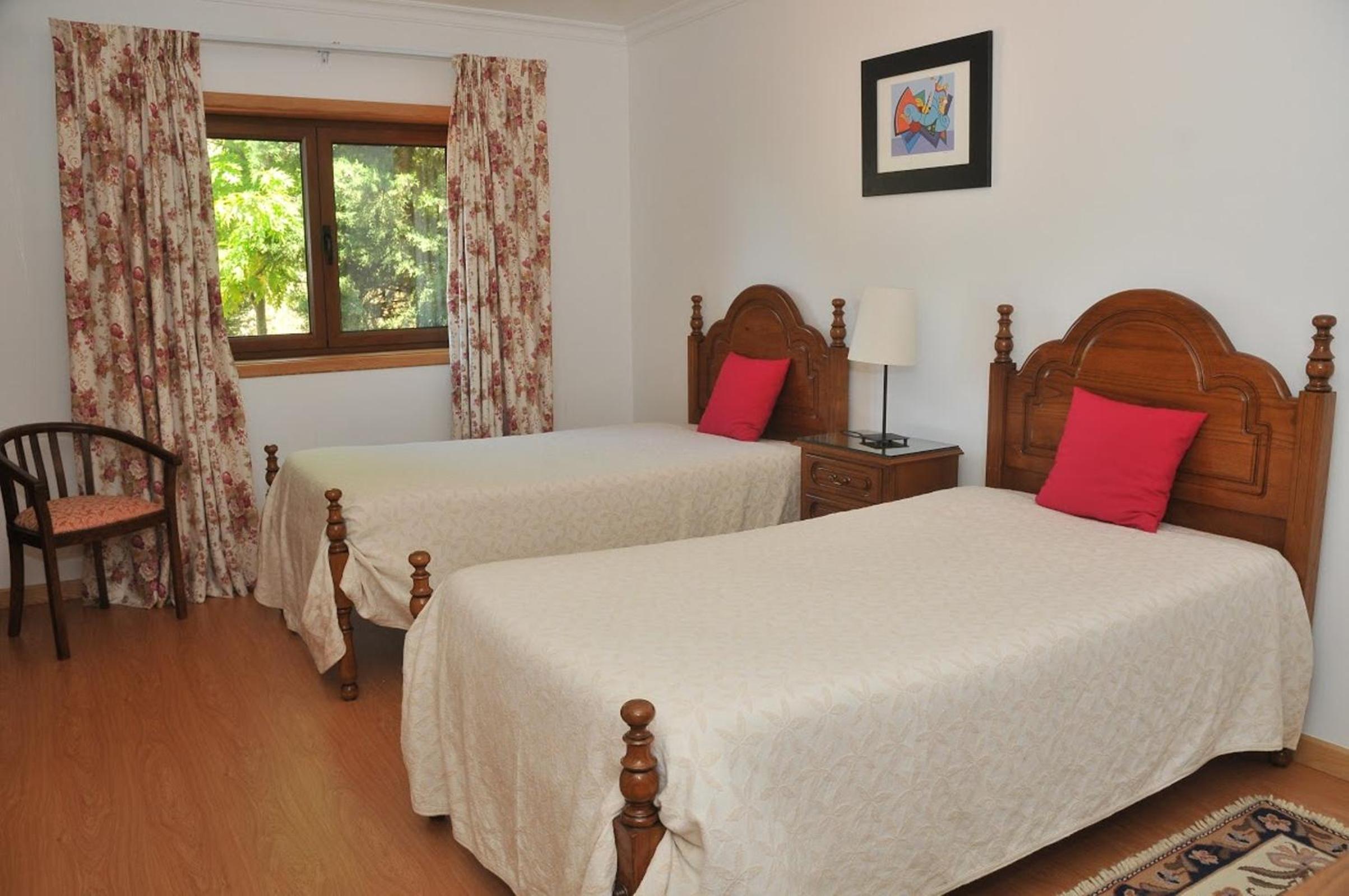 Six-Bedroom House photo 2