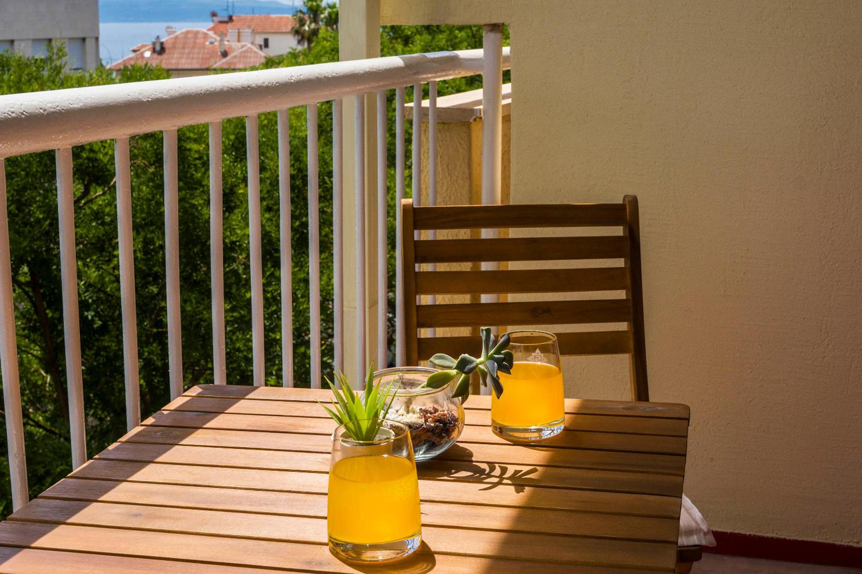 Deluxe Double Room with Balcony - Photo 5