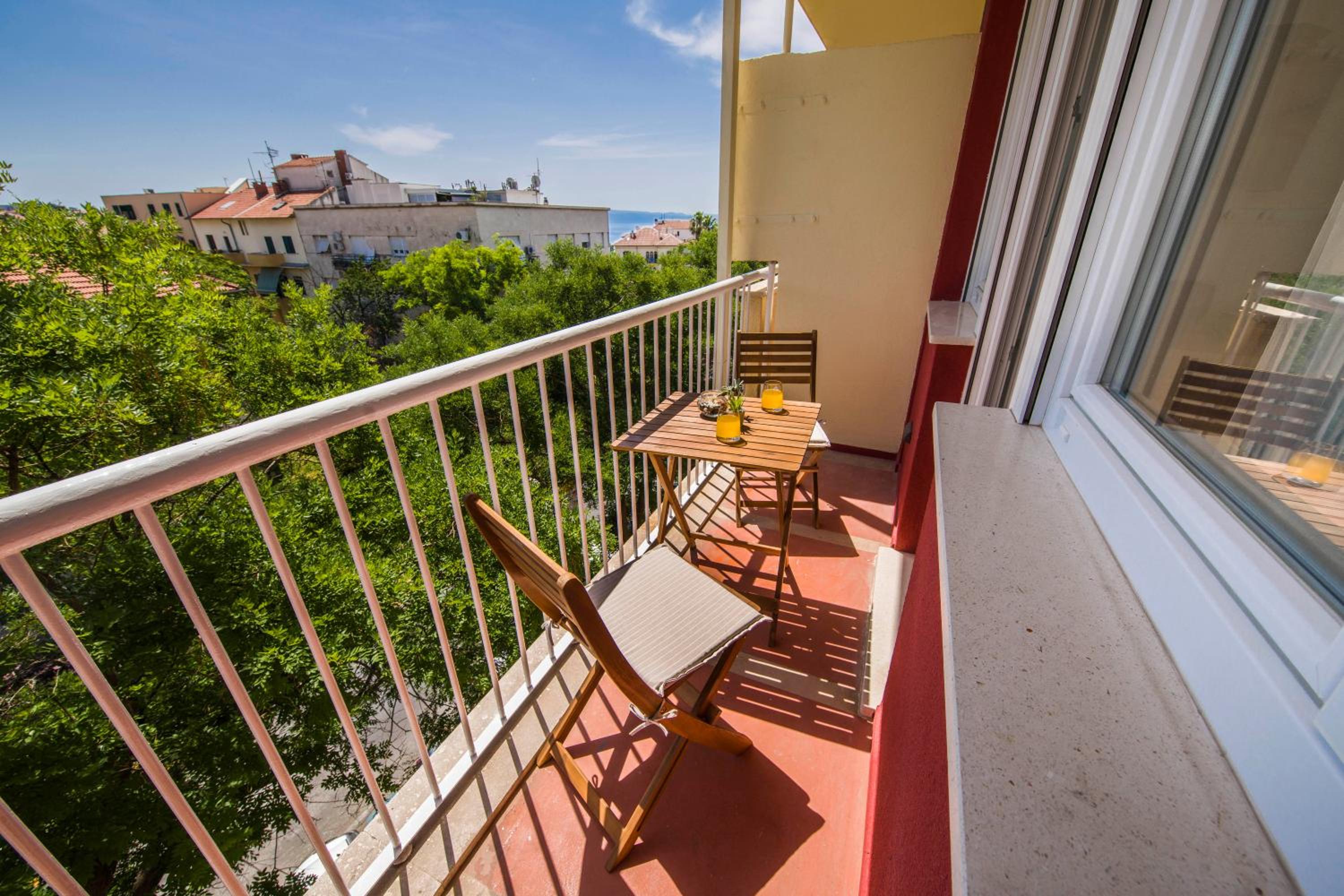 Deluxe Double Room with Balcony - Photo 6
