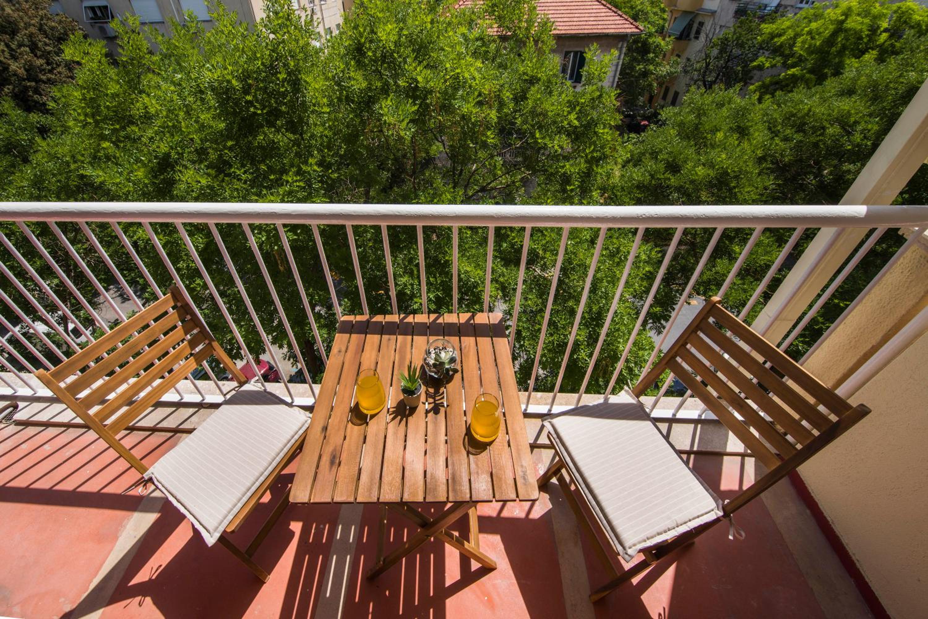 Deluxe Double Room with Balcony - Photo 16