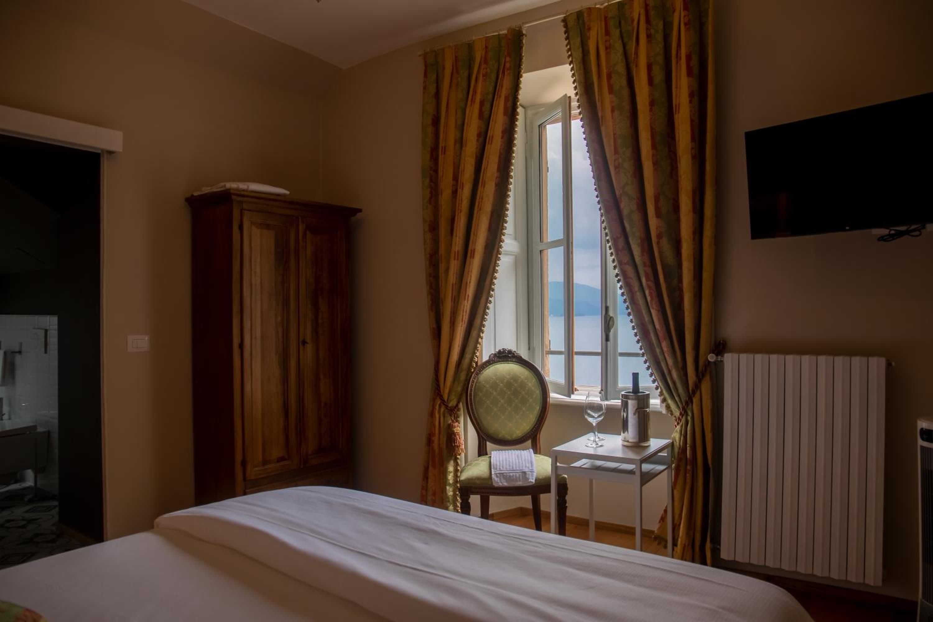 Double Room with Lake View photo 1