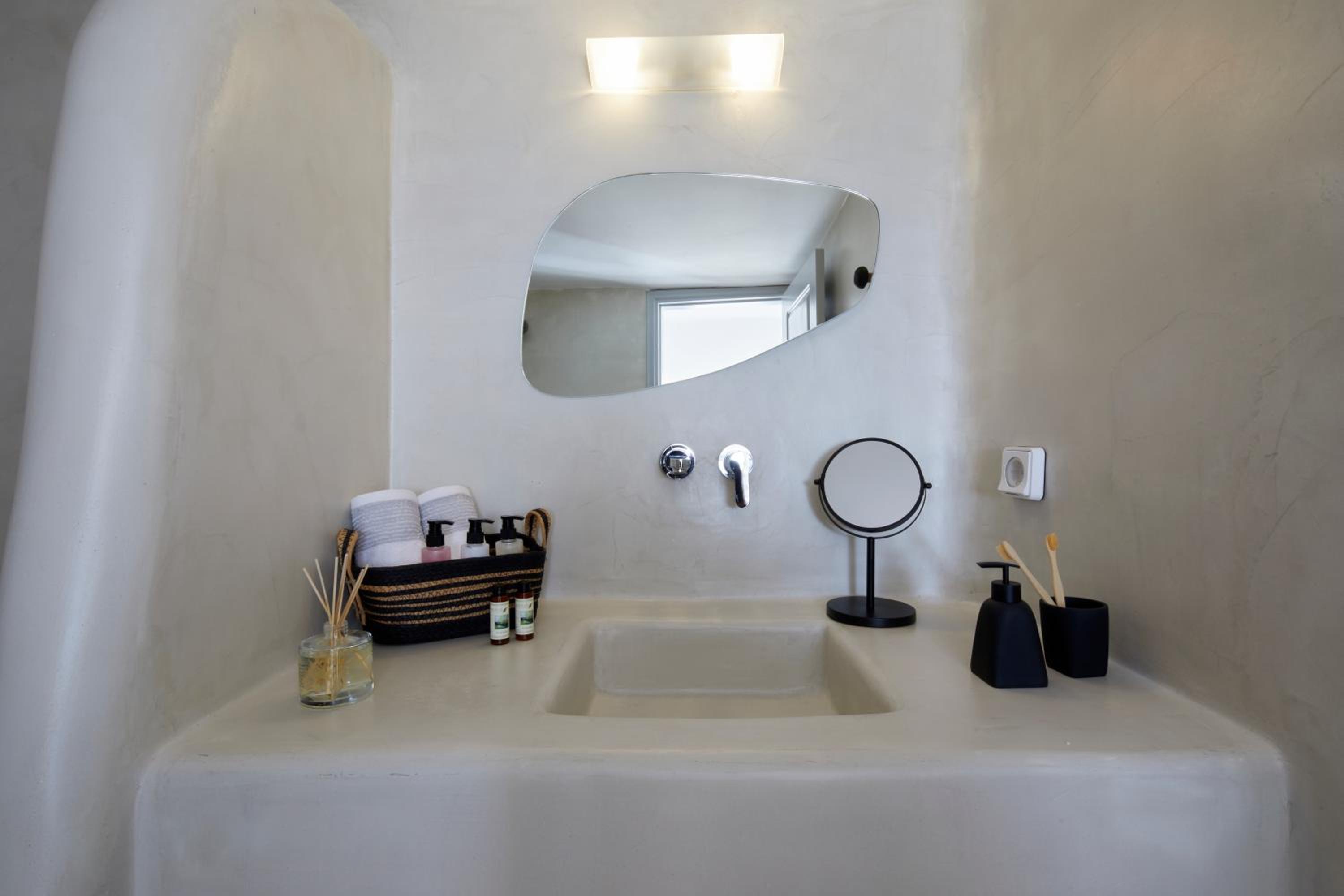 Suite with Hot Tub - Photo 12