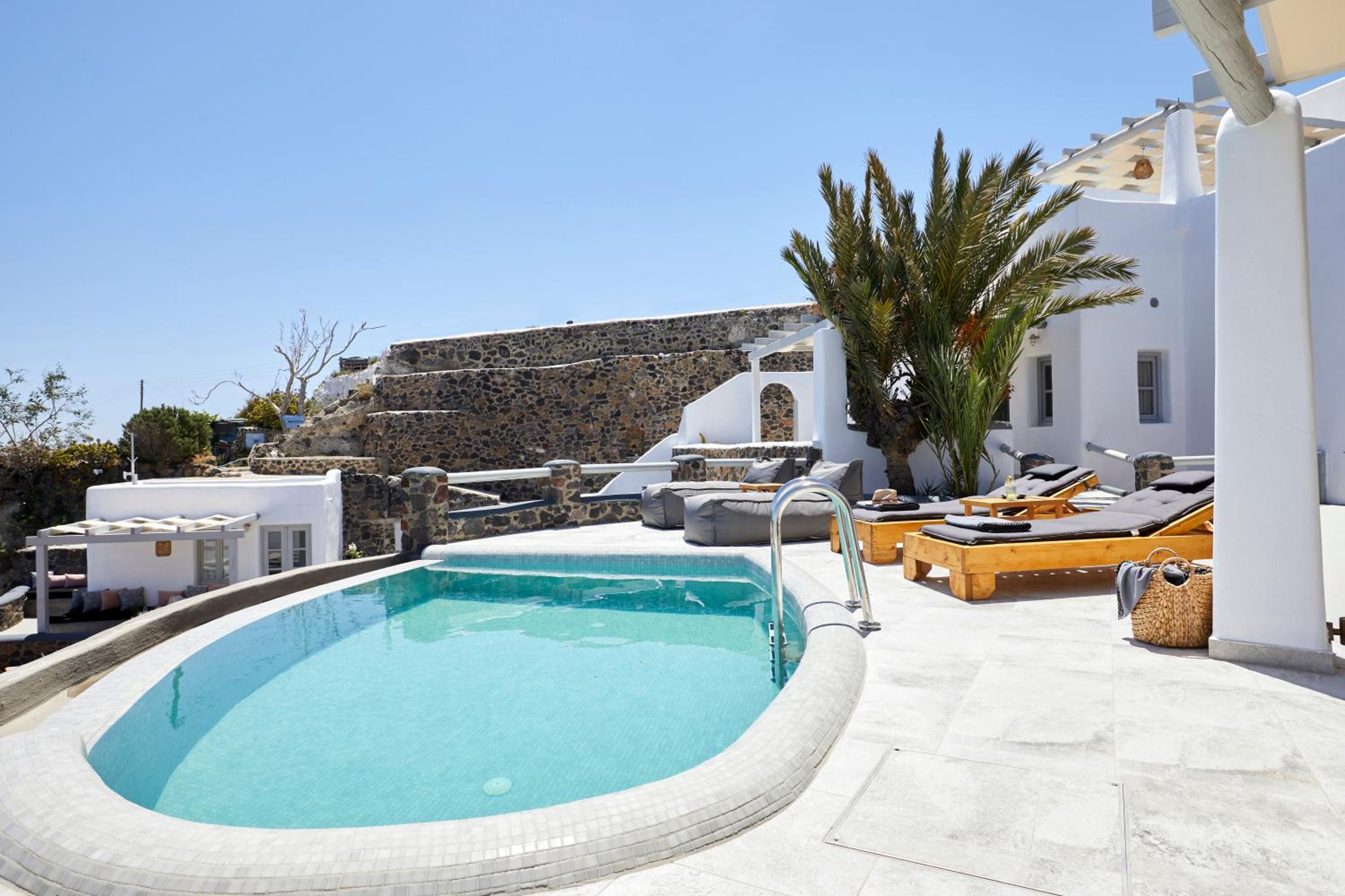 Premium Villa with Pool - Photo 16