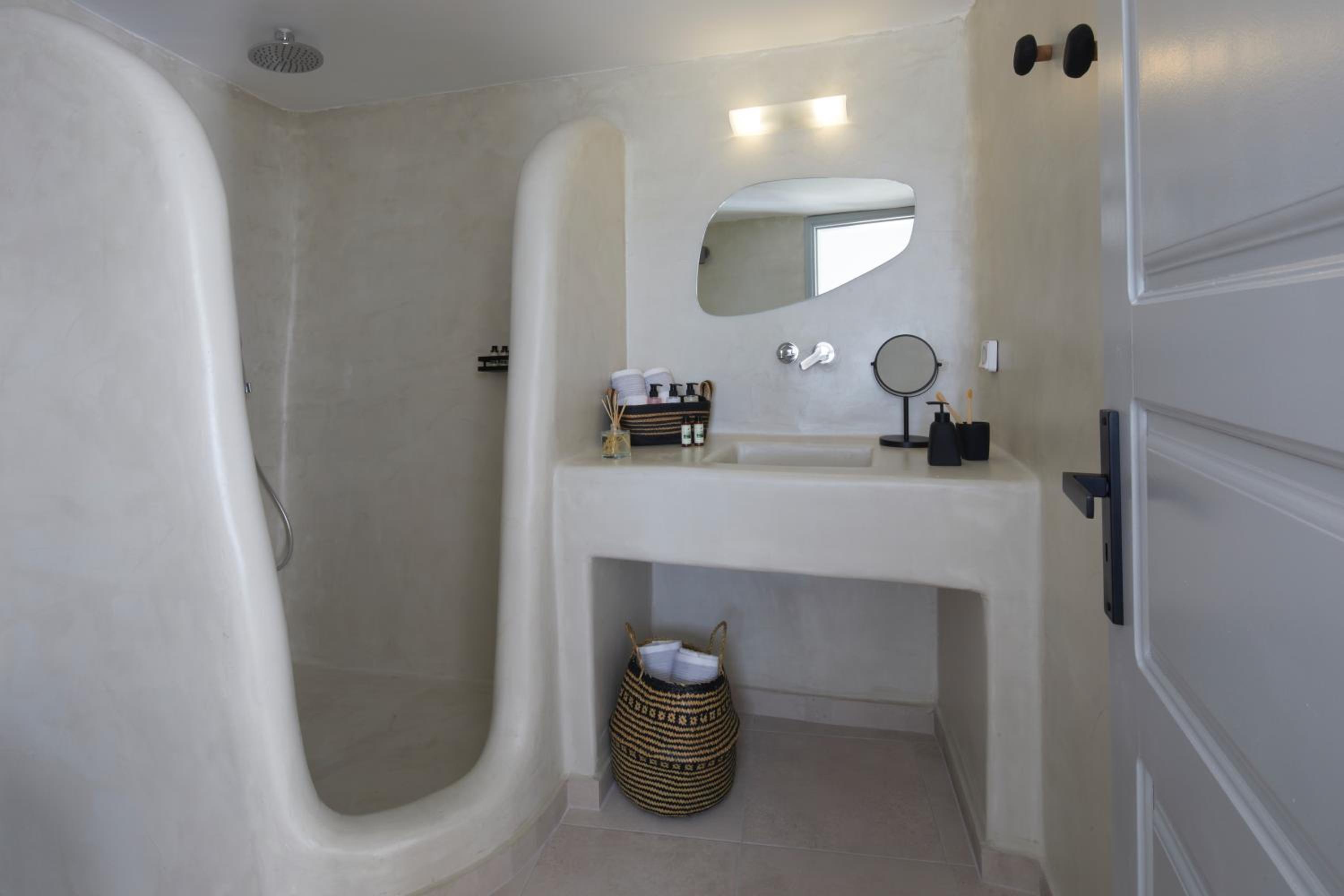 Suite with Hot Tub - Photo 11