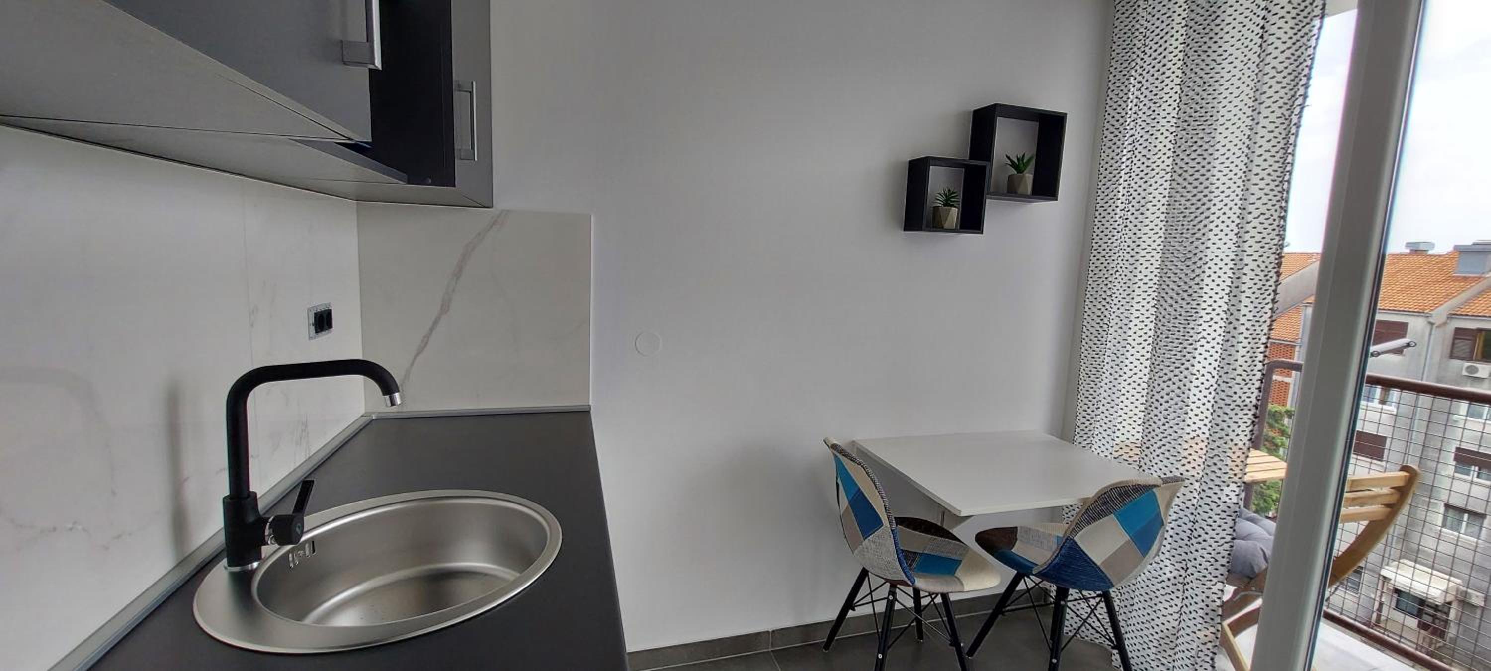 Apartment with View and Balcony photo 3