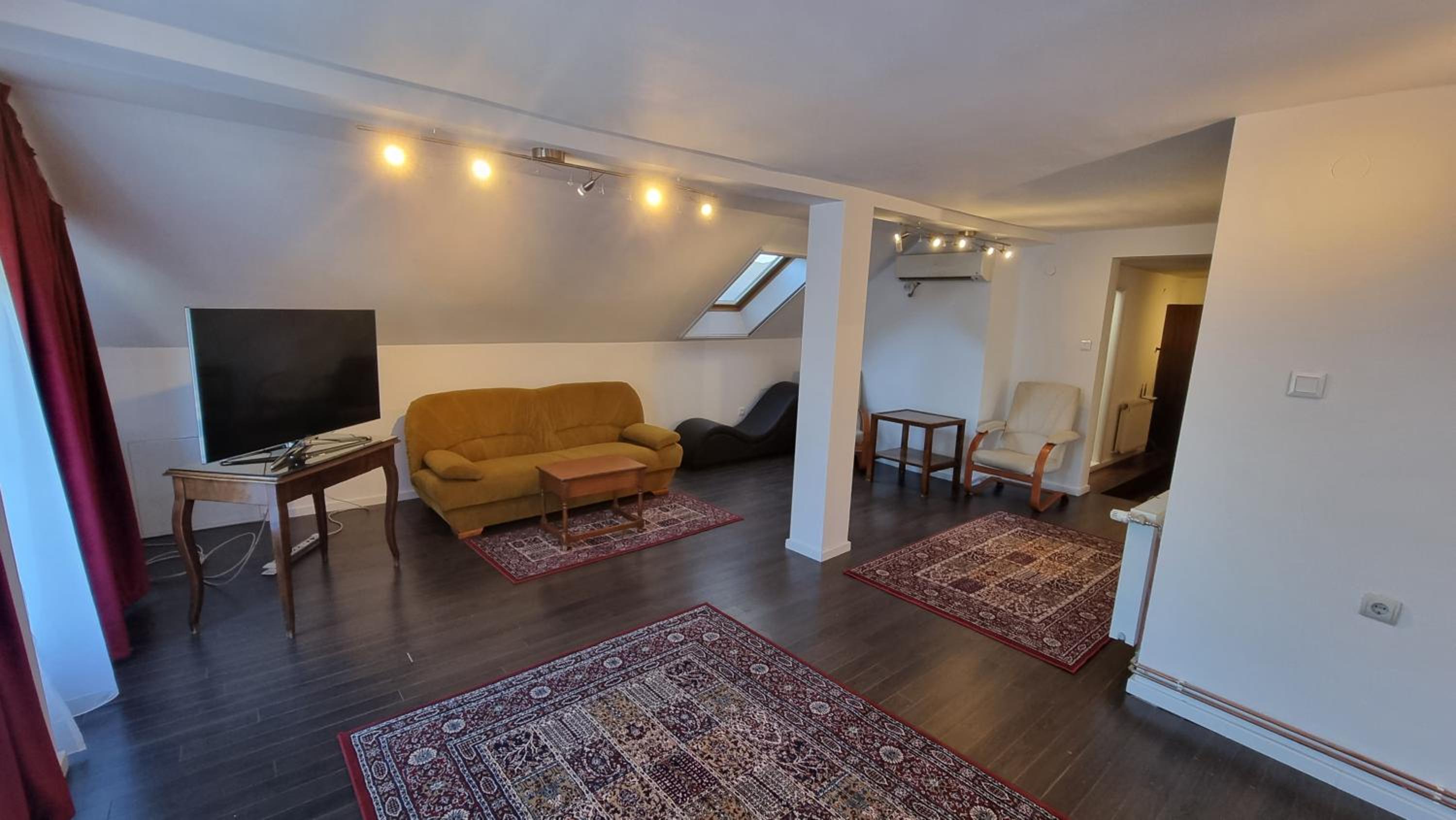Apartment photo 2