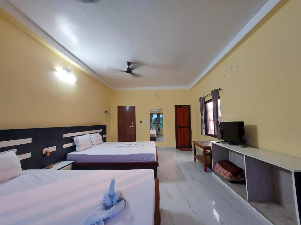 Family Room - Photo 6