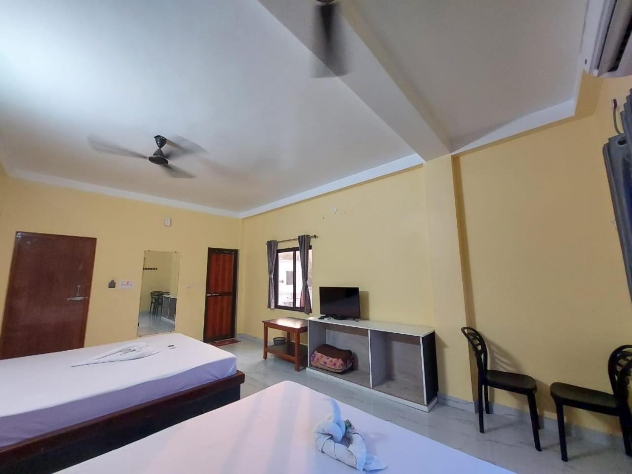 Family Room - Photo 9