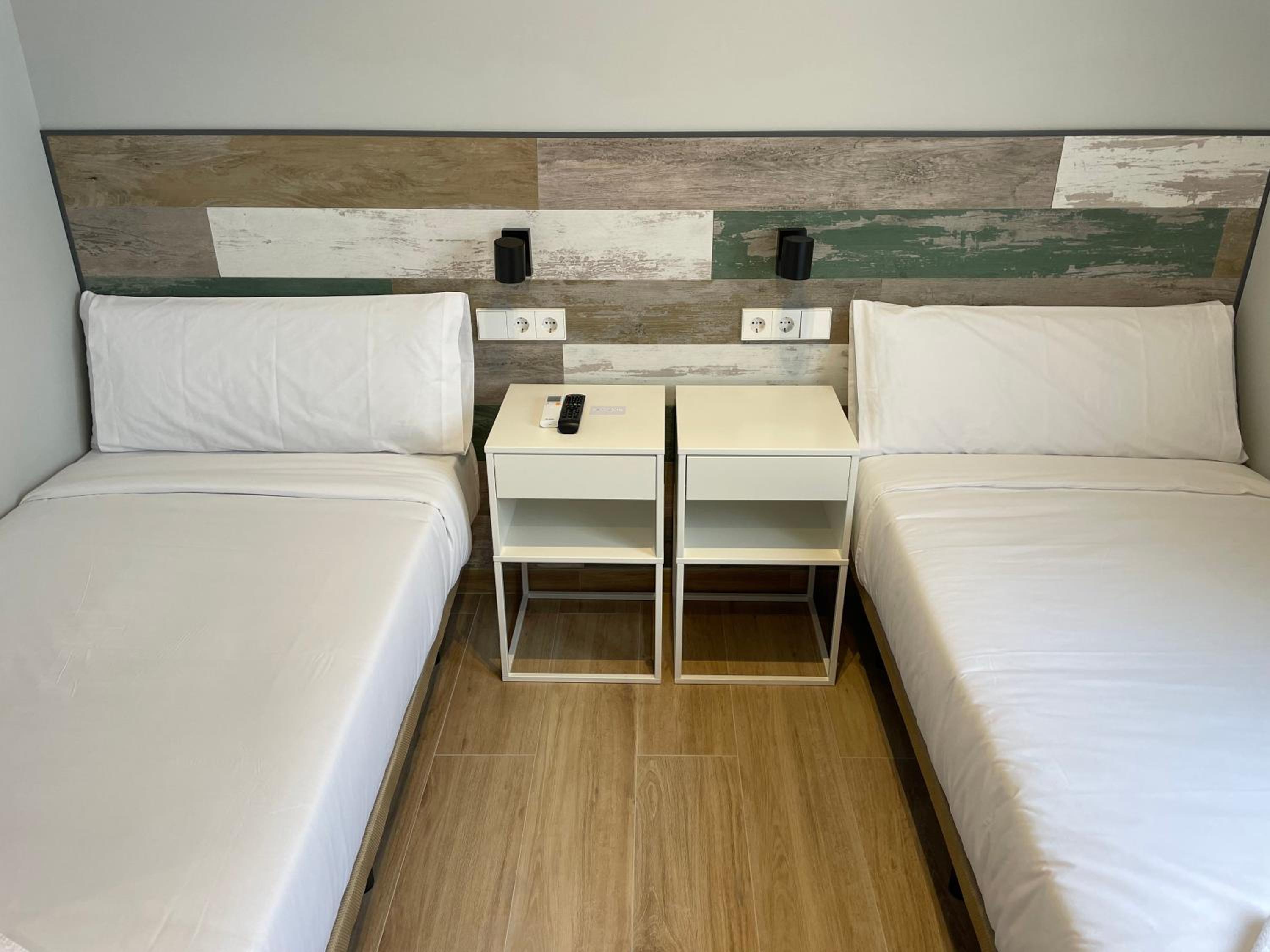 Twin Room - Photo 2