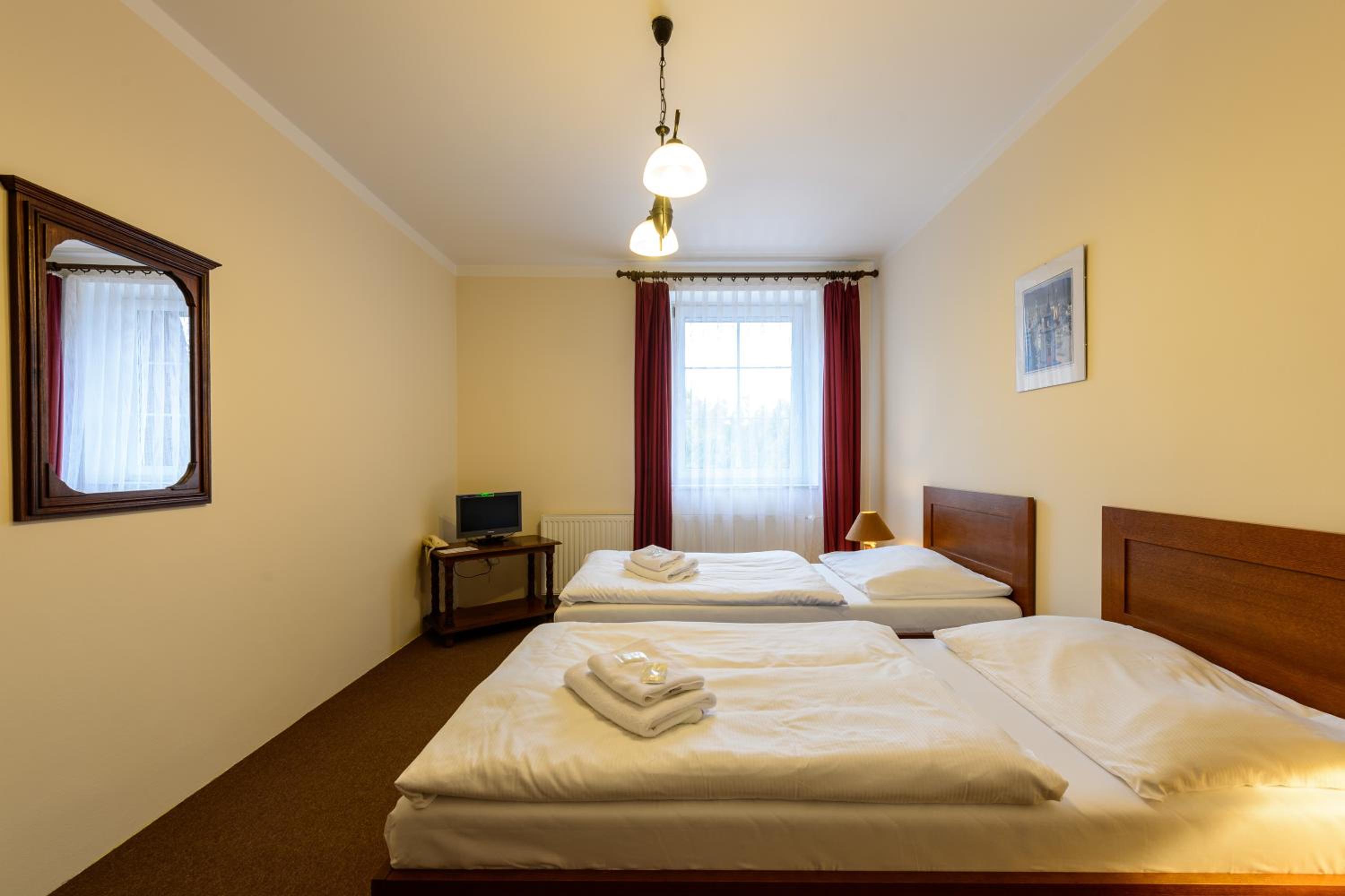 Double or Twin Room - Photo 5