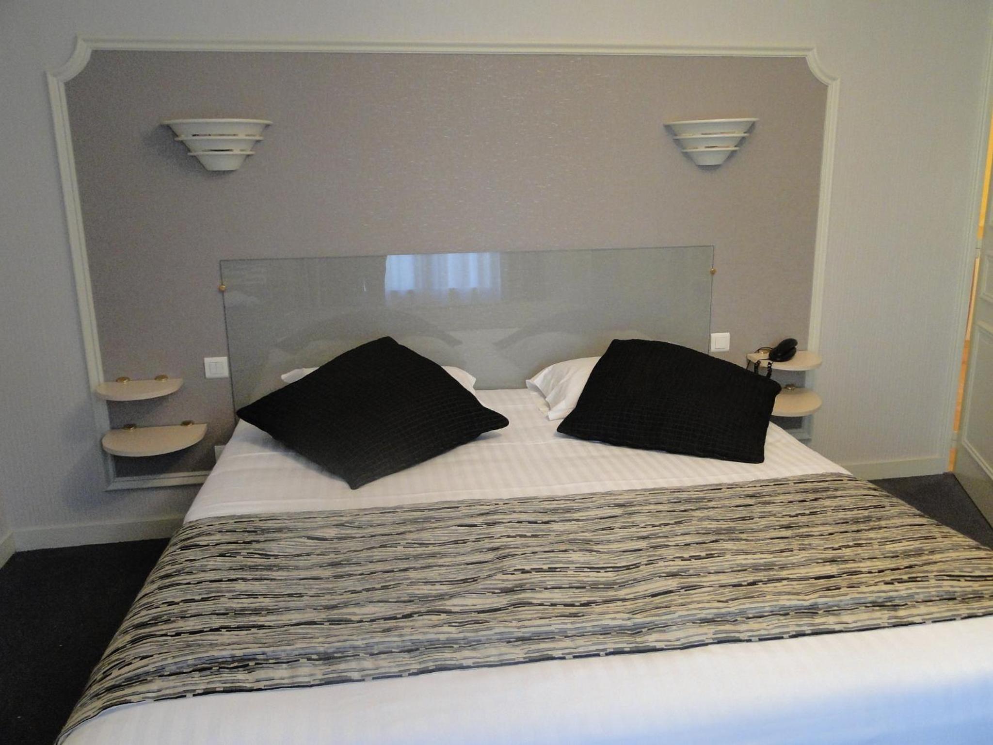 Large Double Room - Photo 2