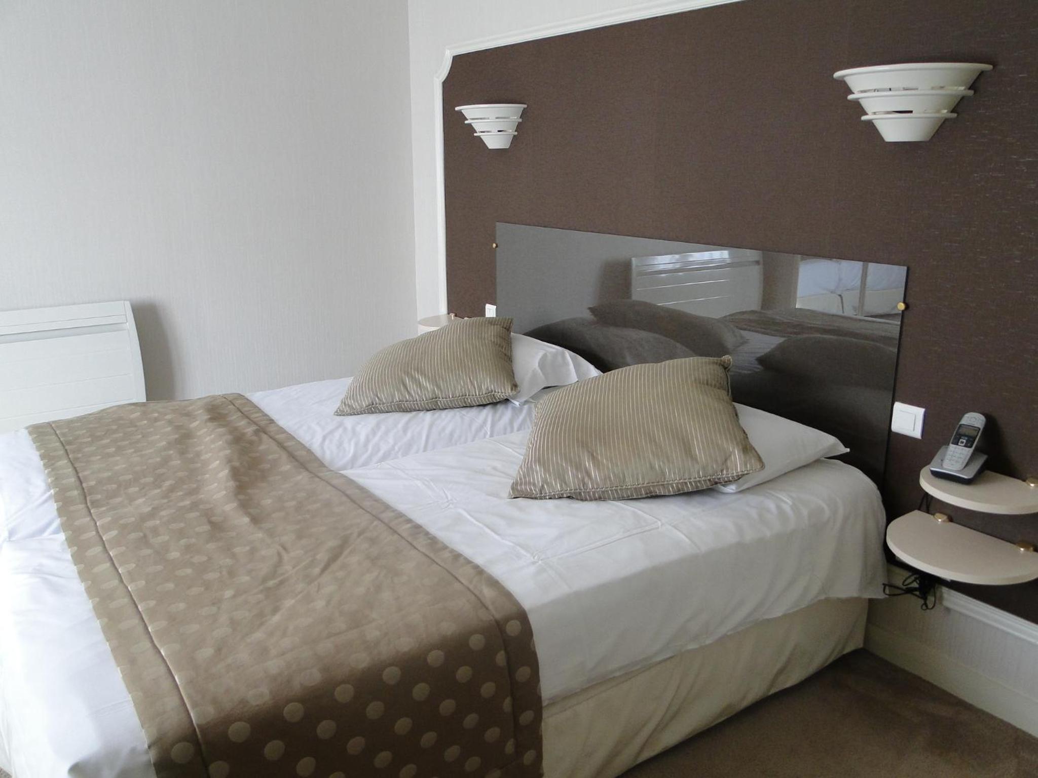 Large Double Room - Photo 4
