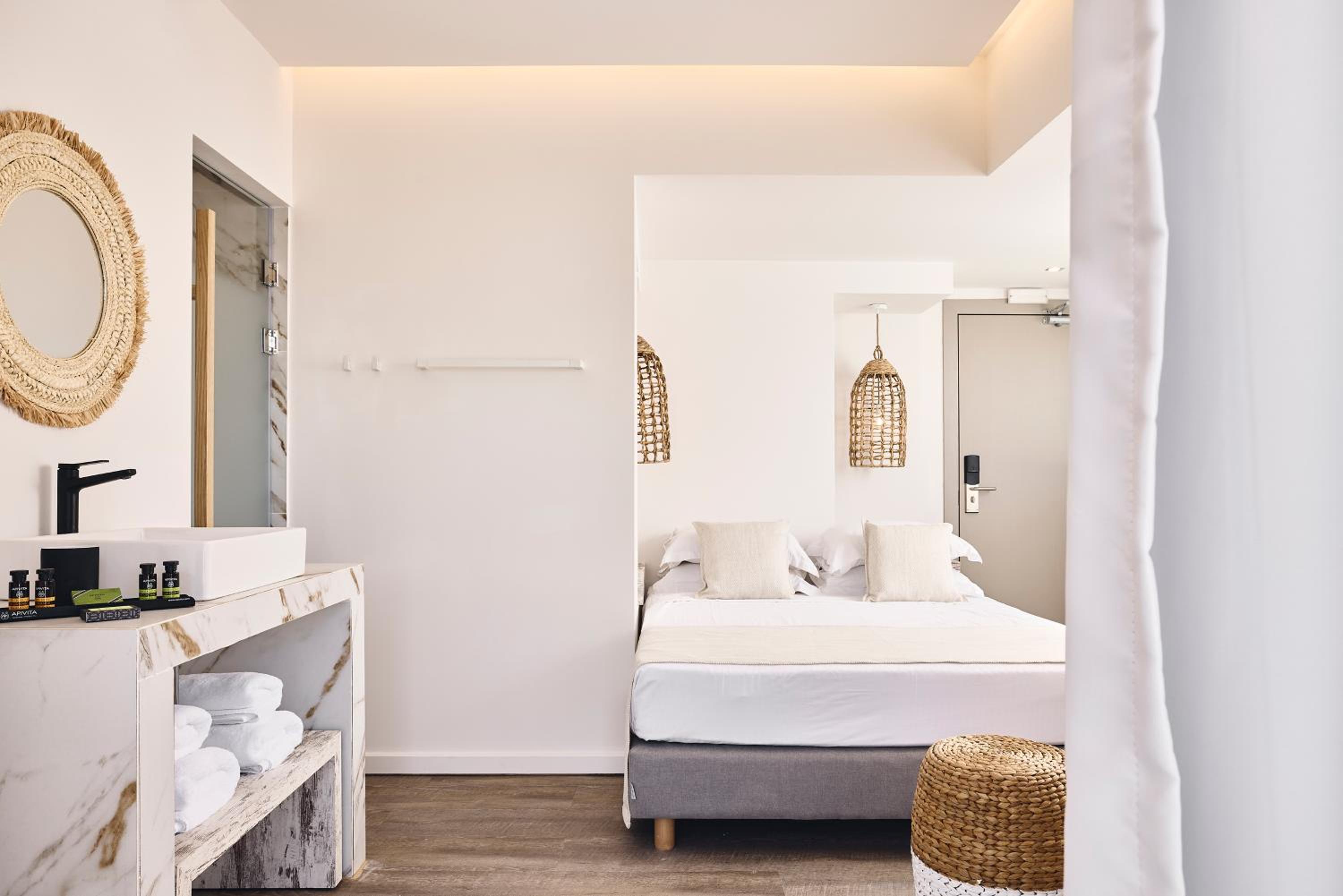 Deluxe Double Room with Sea View photo 2