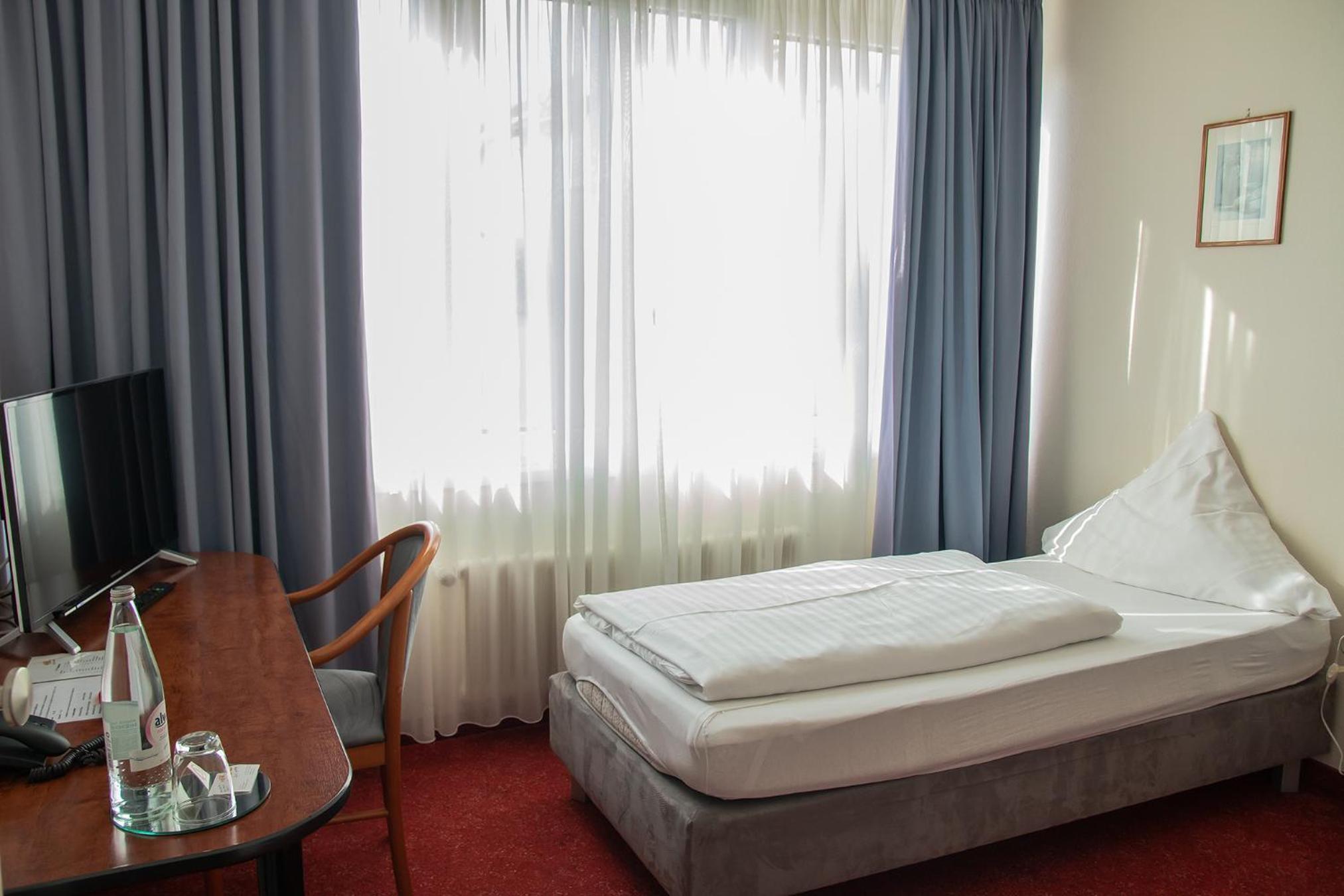 Single Room photo 2