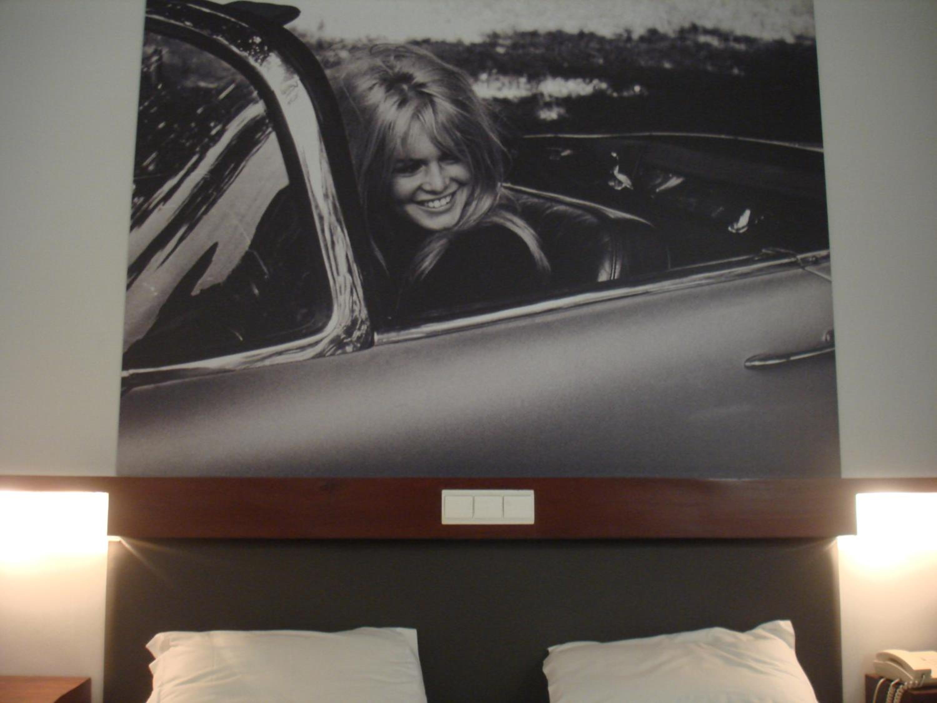 Twin Room - Photo 2