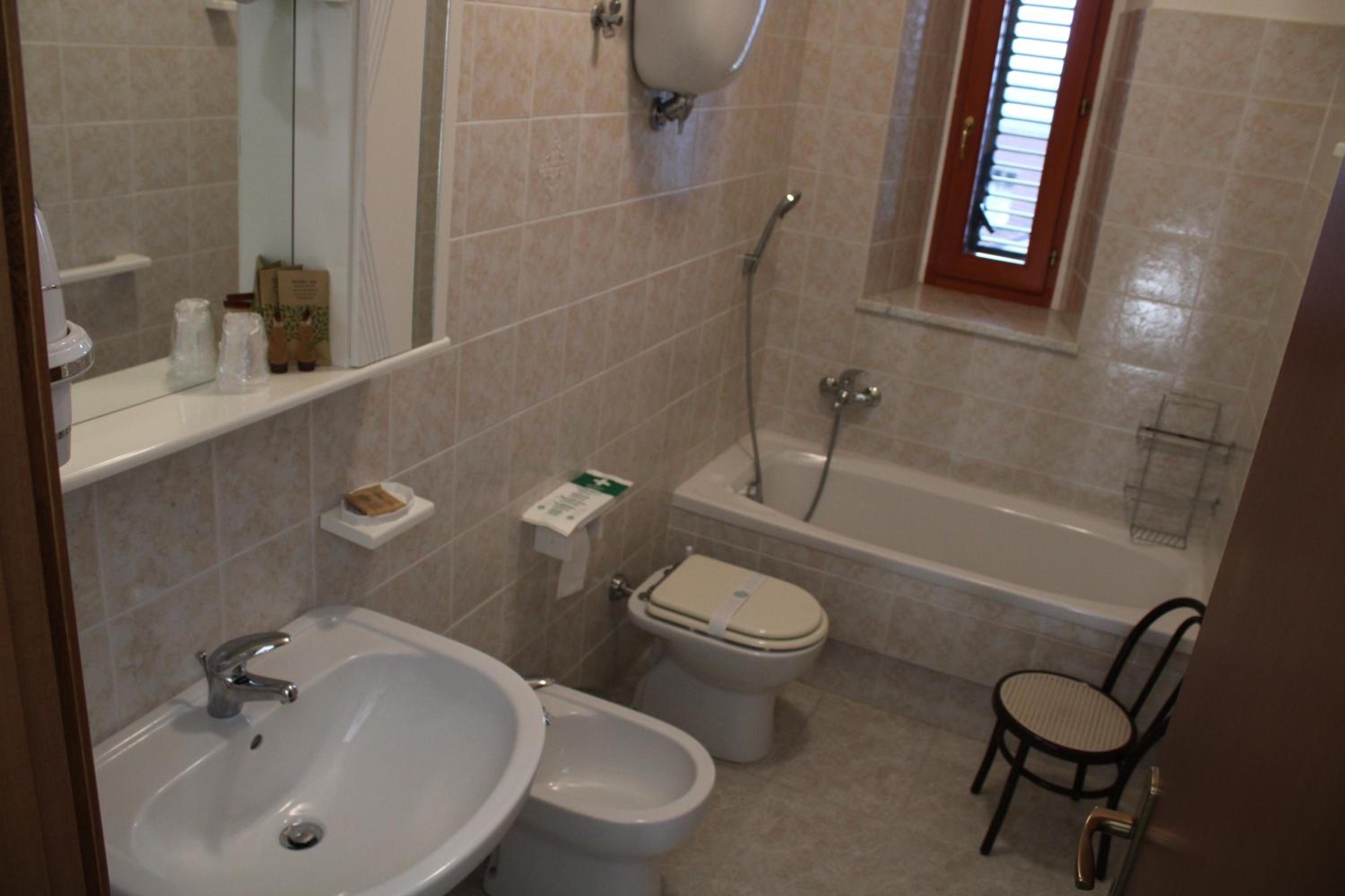 Triple Room with Shared Bathroom photo 3