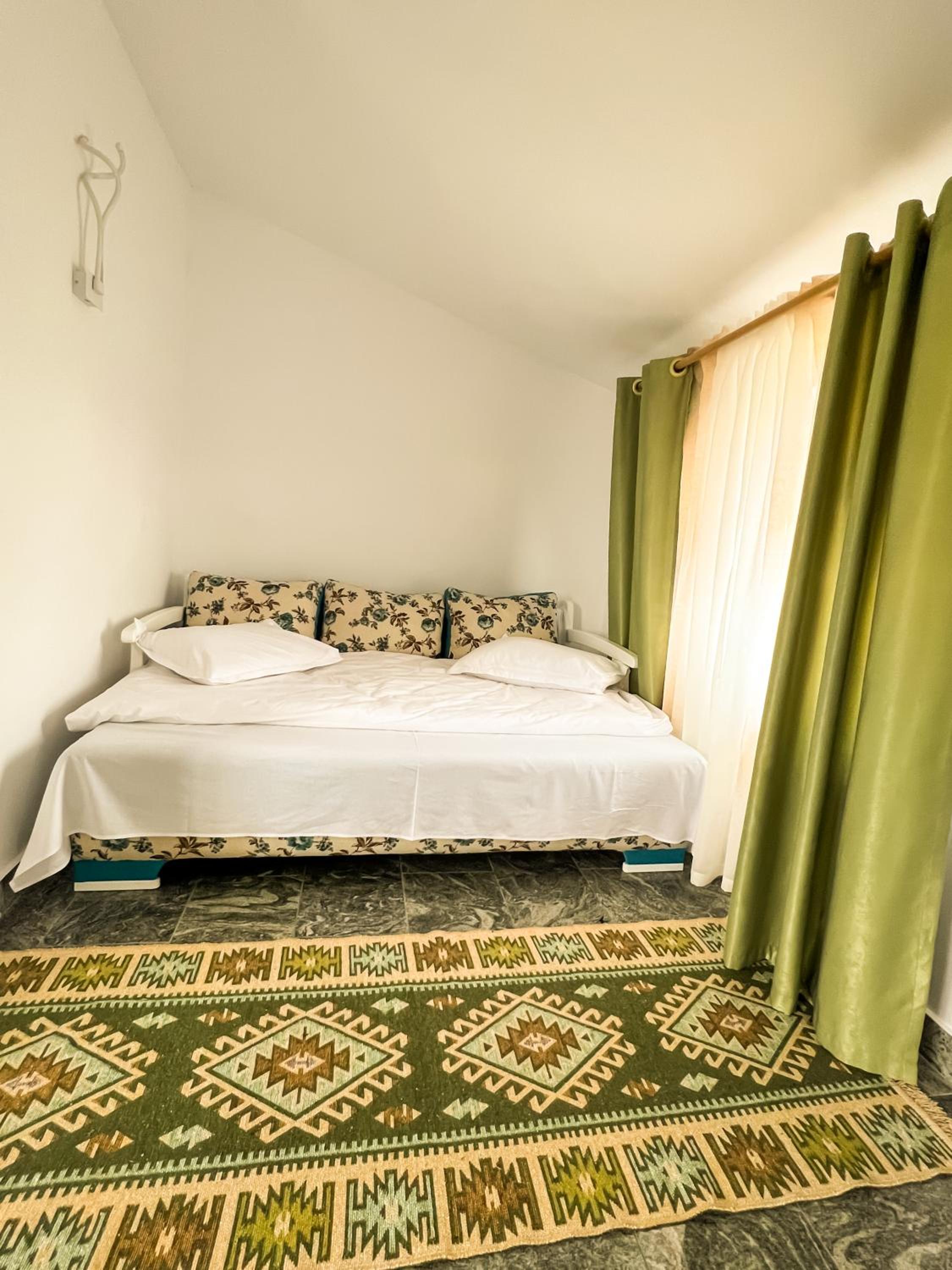 Triple Room - Photo 1