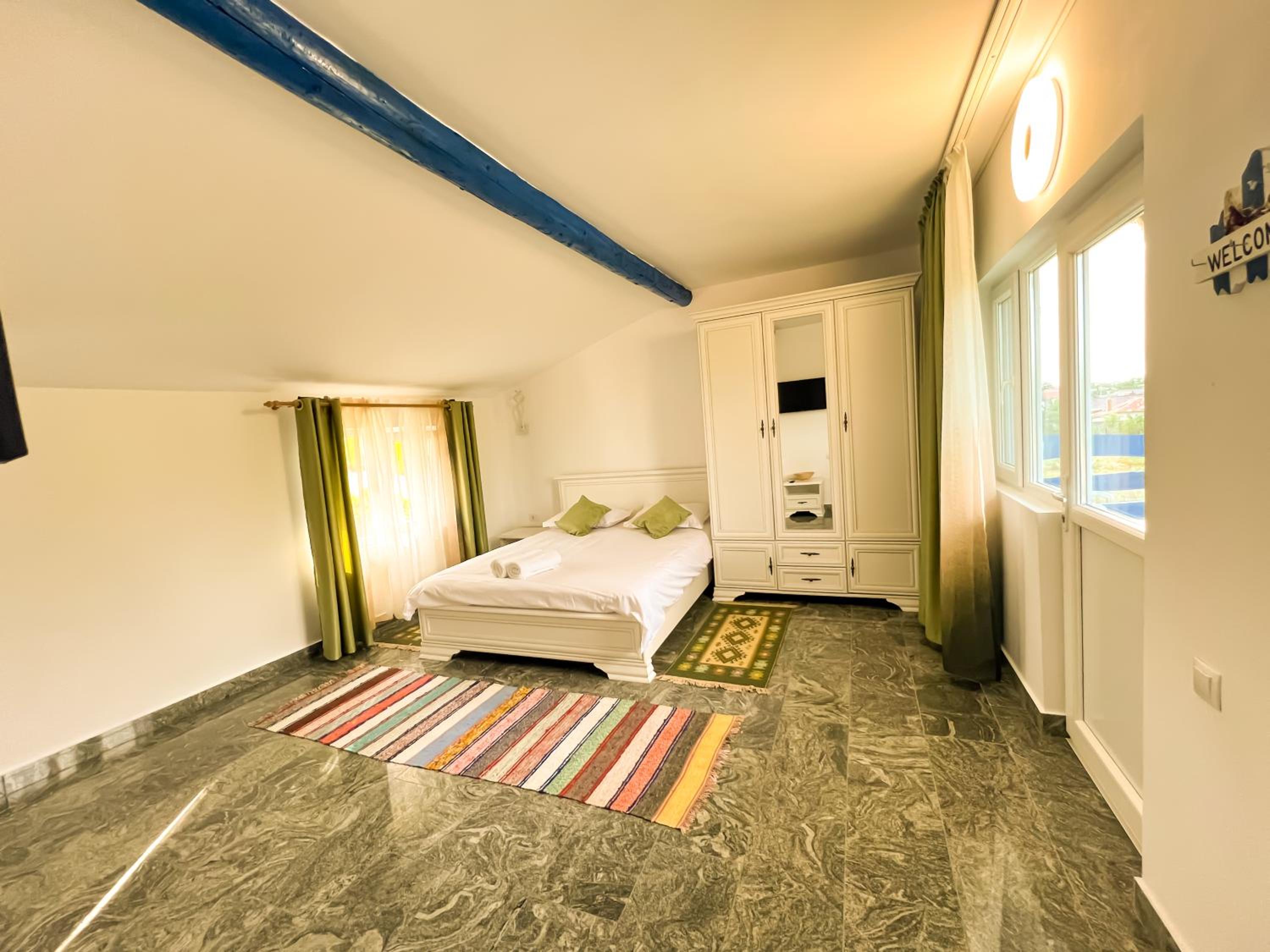 Triple Room - Photo 7